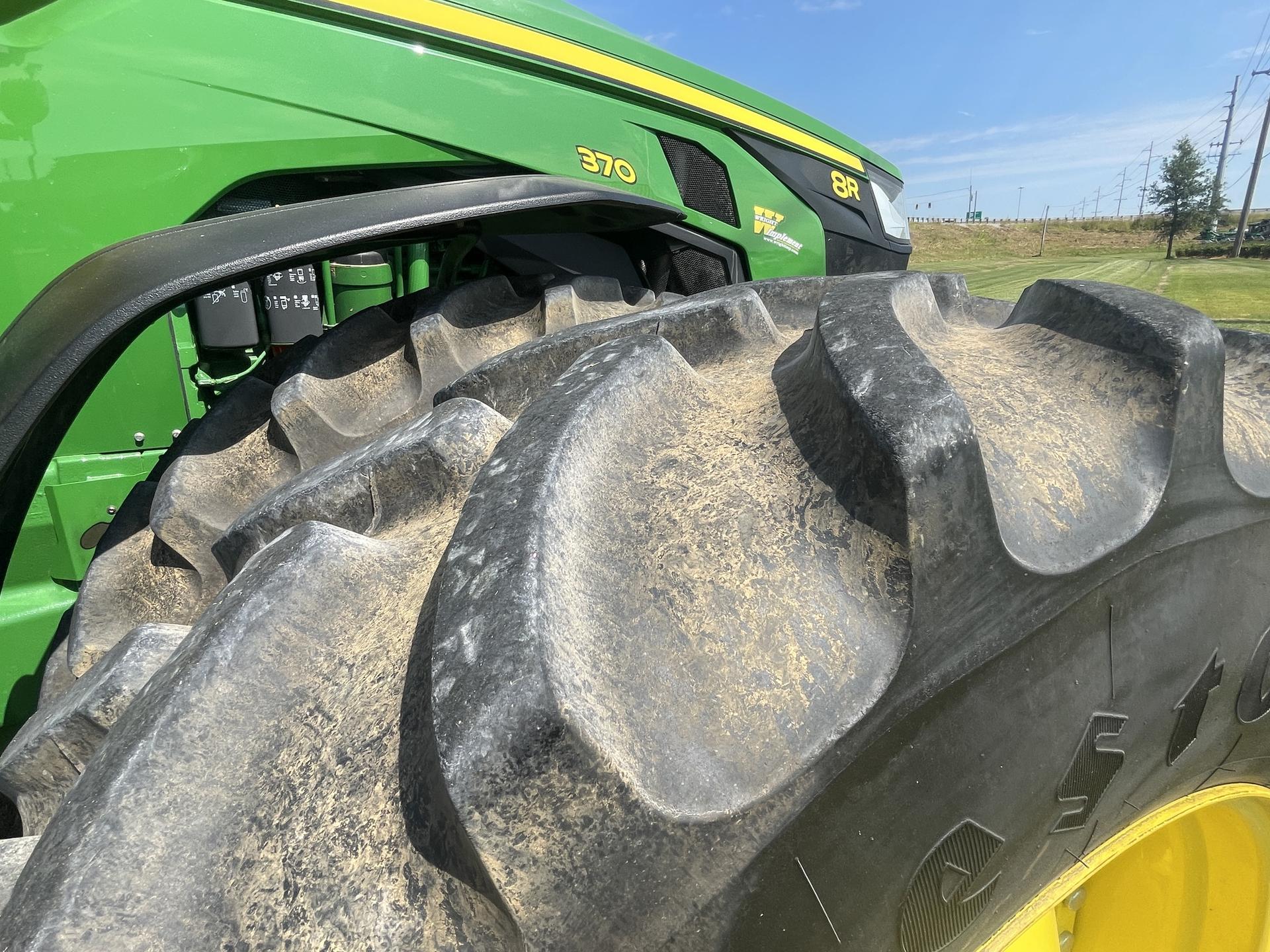 2022 John Deere 8R 370