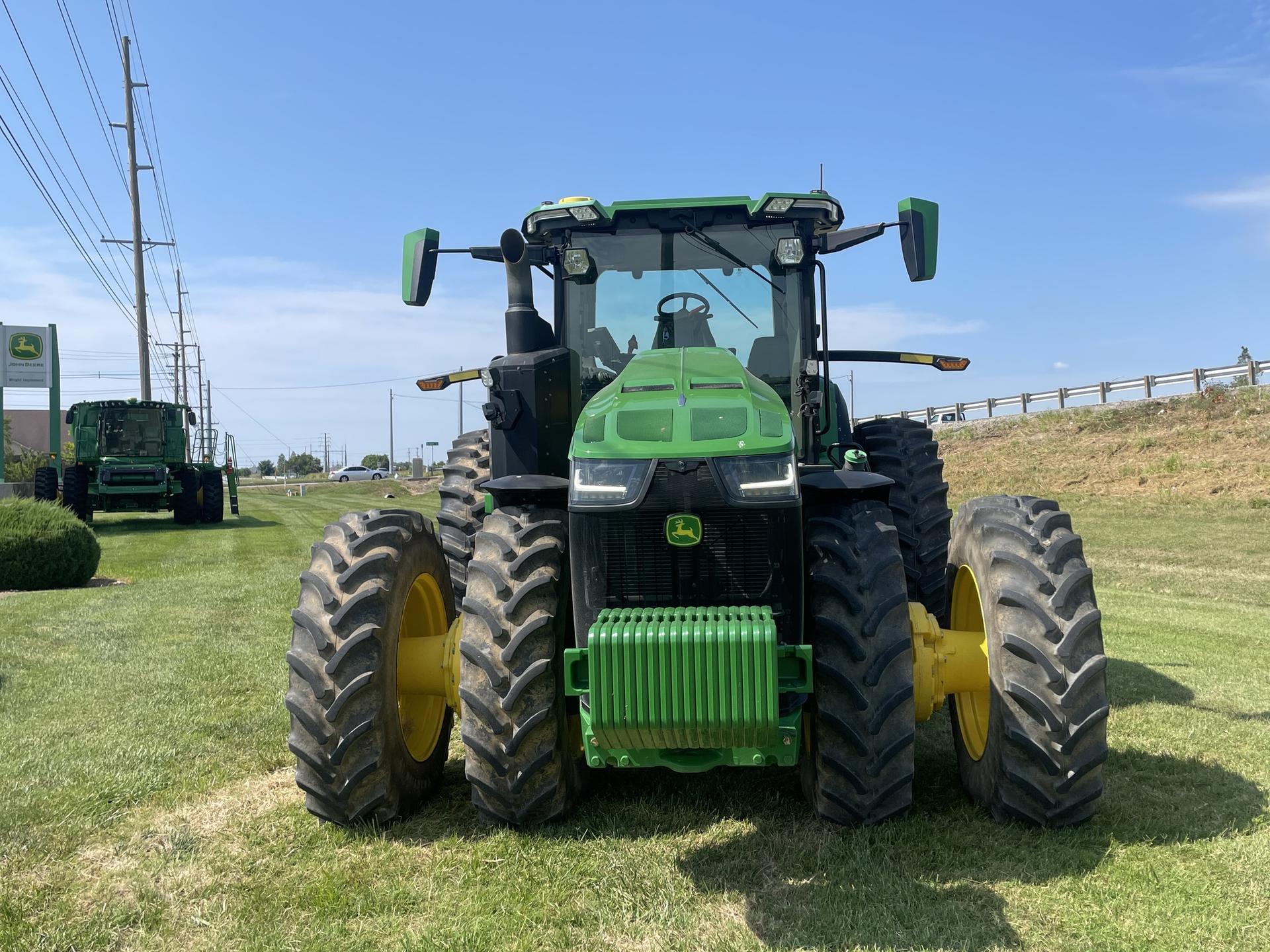 2022 John Deere 8R 370