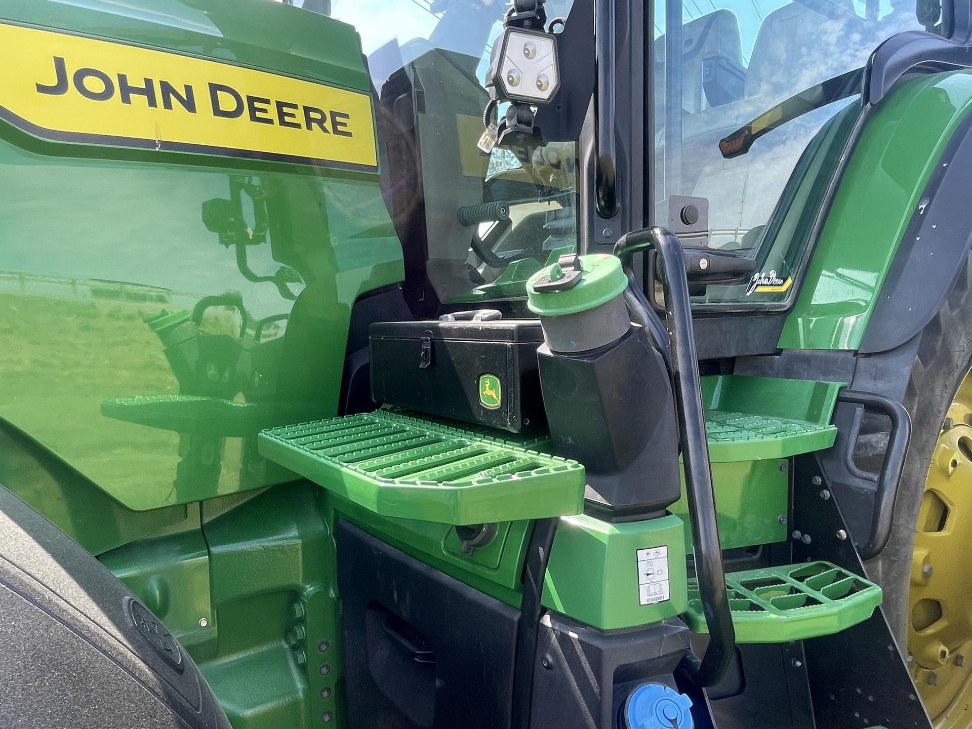 2022 John Deere 8R 370