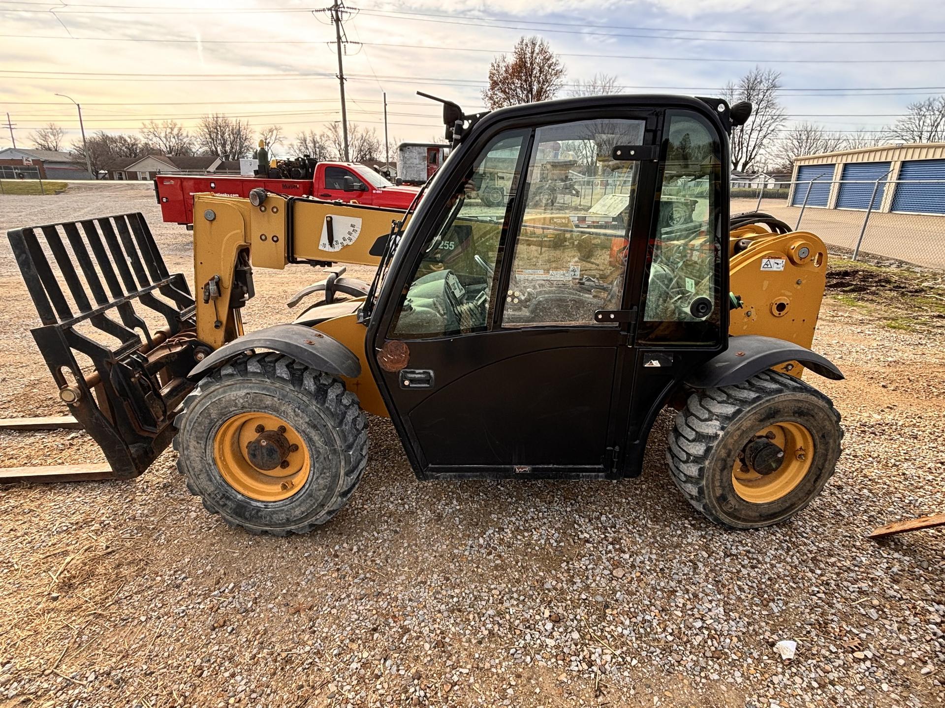 Caterpillar TH255 Image