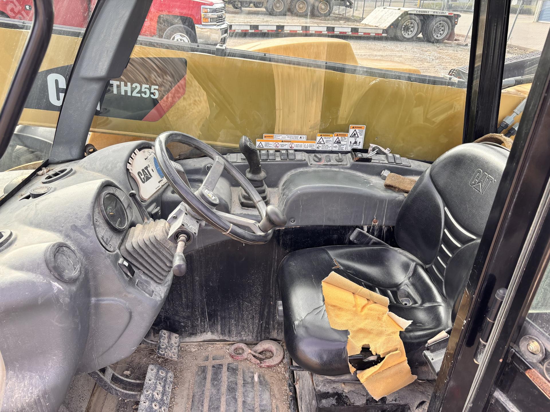 Caterpillar TH255 Image