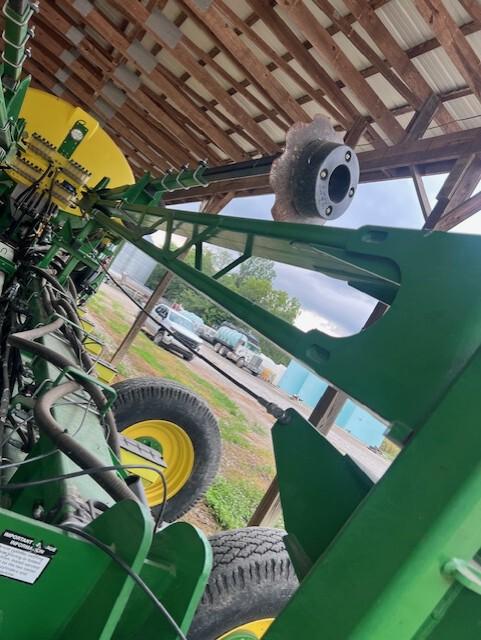 2017 John Deere 1775NT