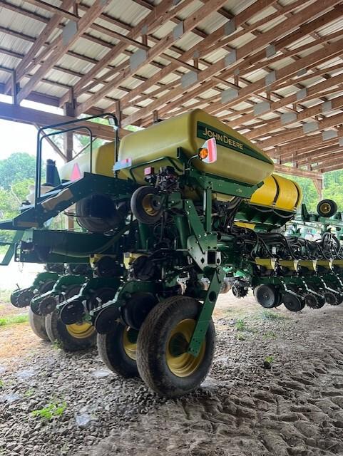 2017 John Deere 1775NT