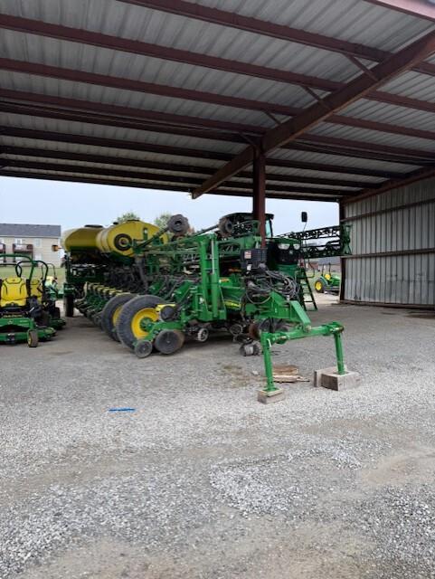 2017 John Deere 1775NT