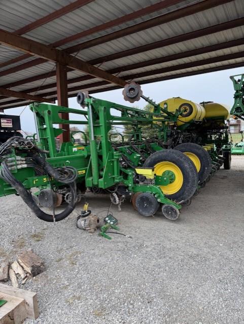 2017 John Deere 1775NT Image