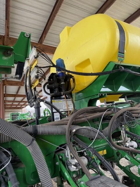 2017 John Deere 1775NT