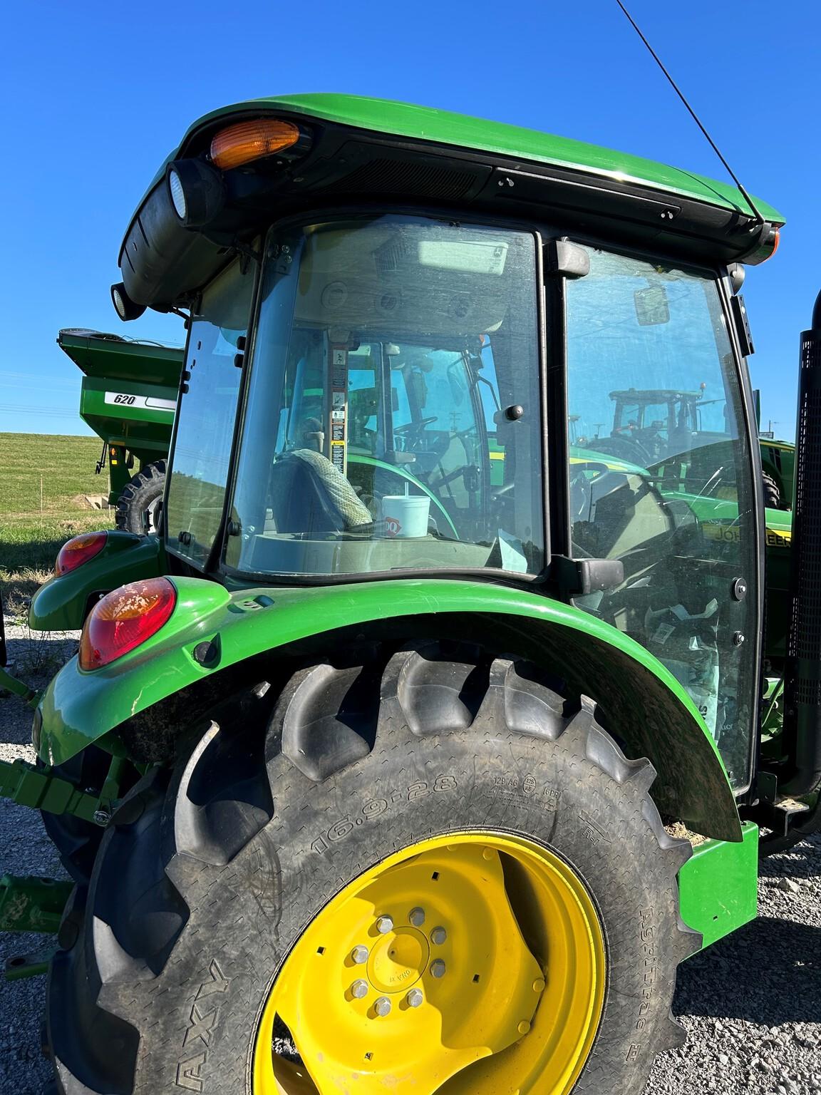 2022 John Deere 5075E