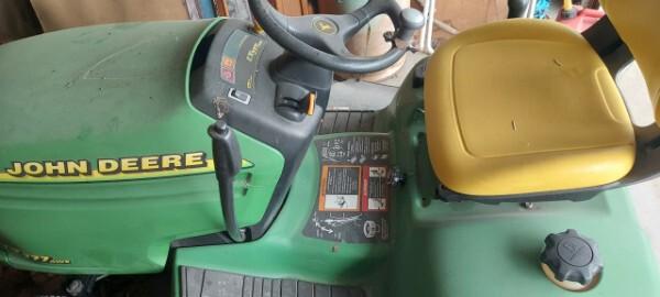 1999 John Deere LX277 Image