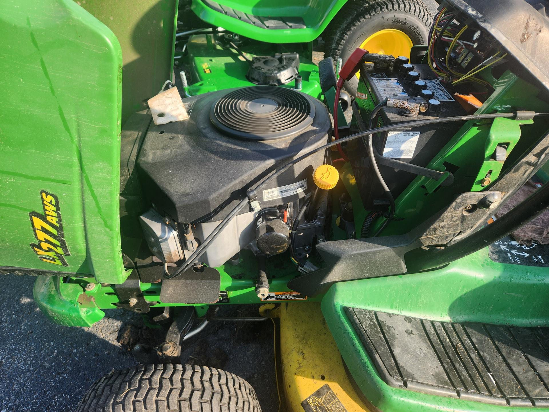 1999 John Deere LX277 Image