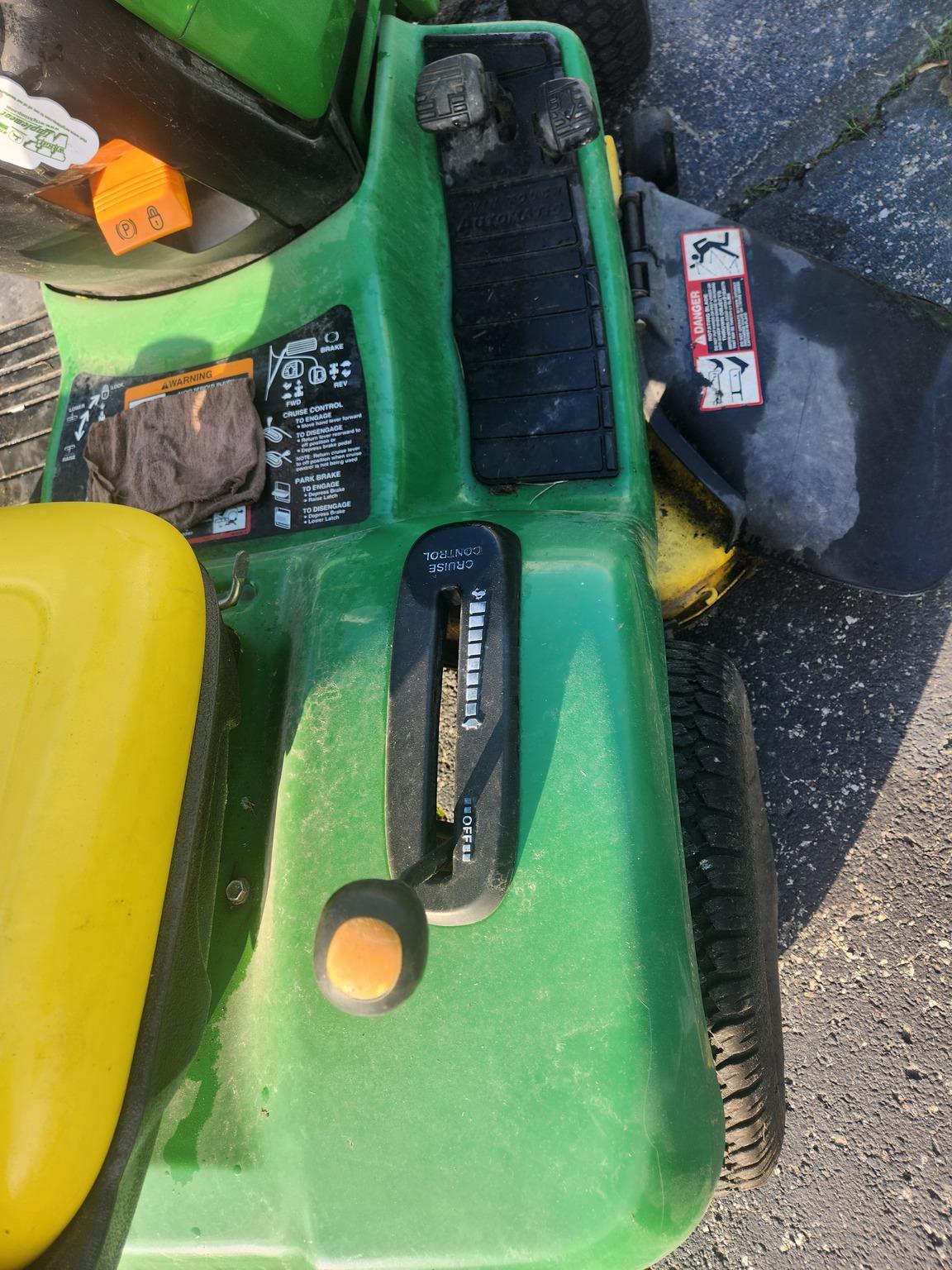 1999 John Deere LX277 Image