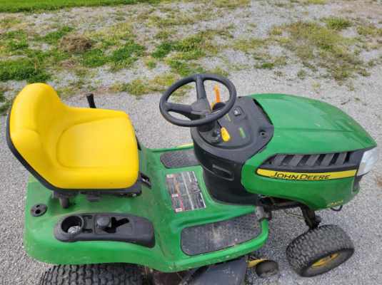 2013 John Deere D105 Image