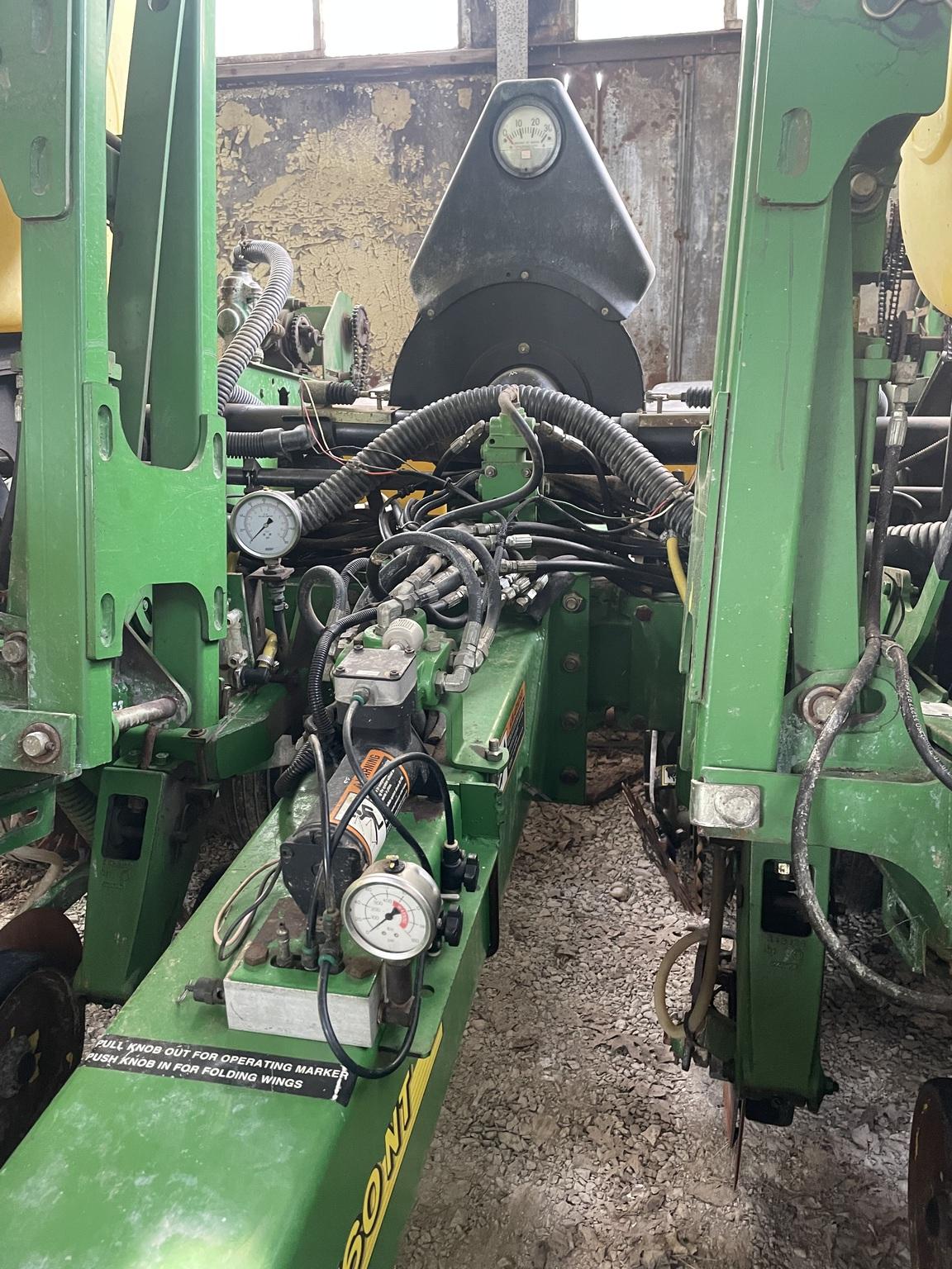 2001 John Deere 1760NT