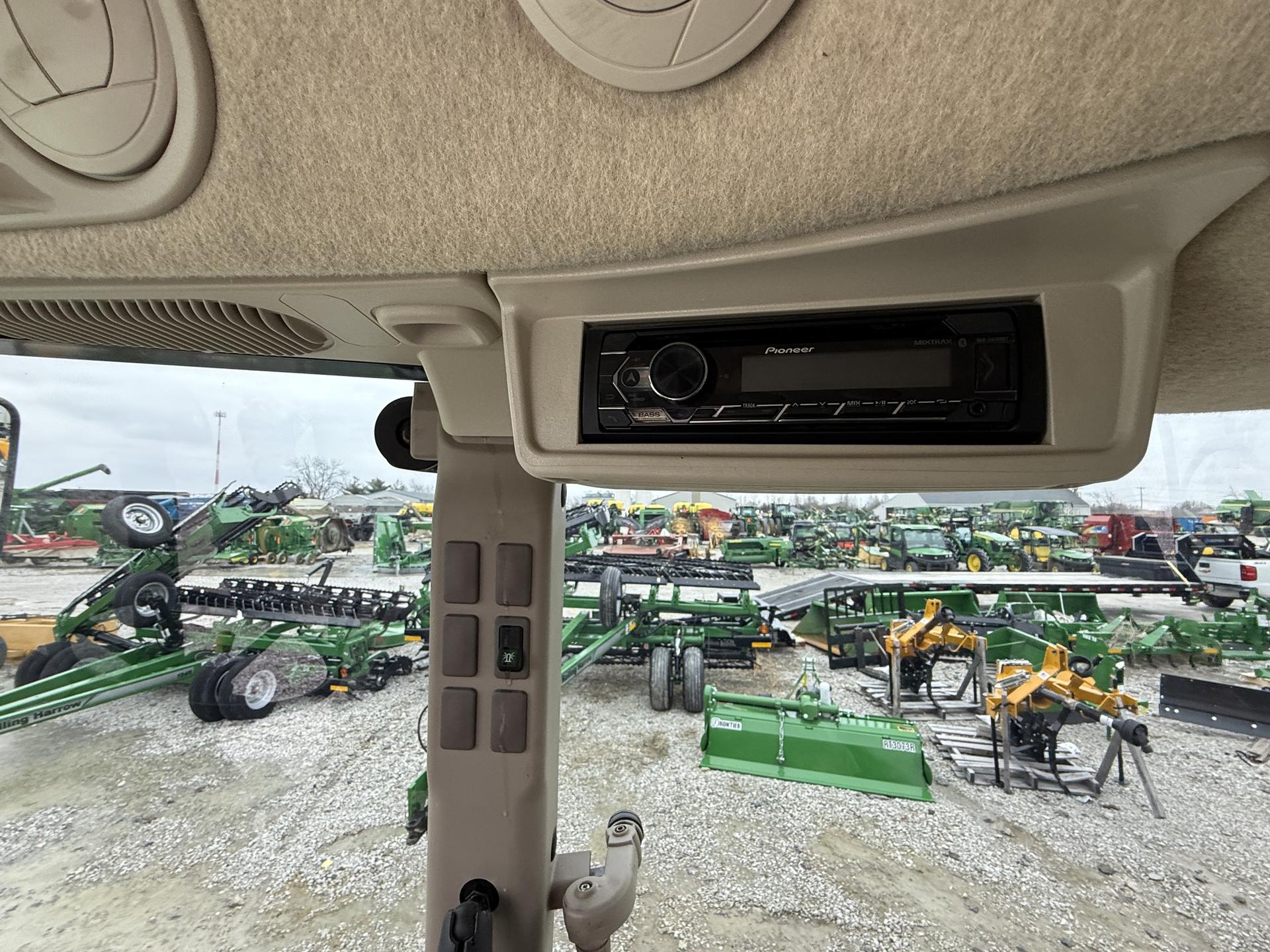 2023 John Deere 6105E Cab Image