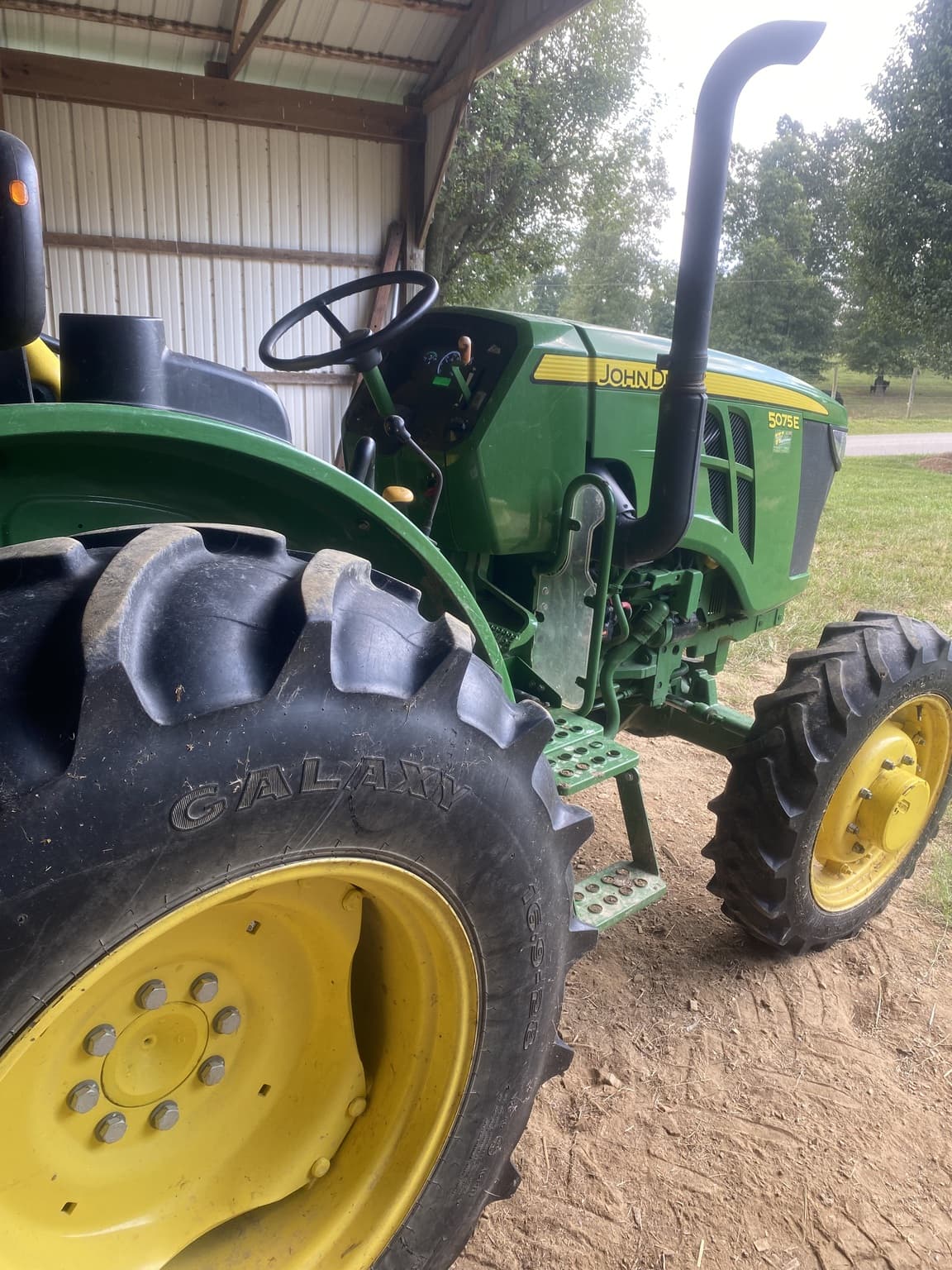 2017 John Deere 5075E Image