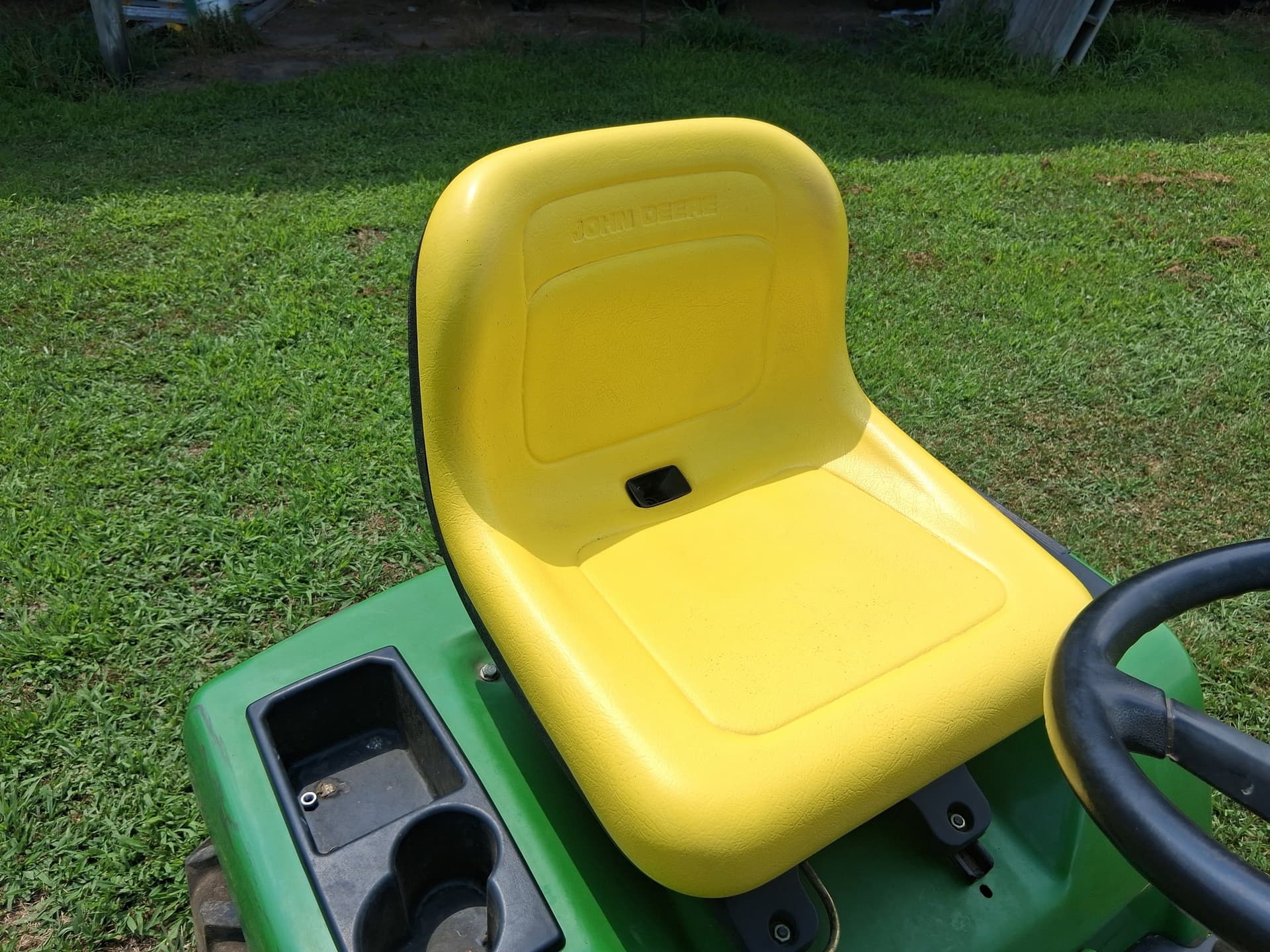 2001 John Deere GX335 Image
