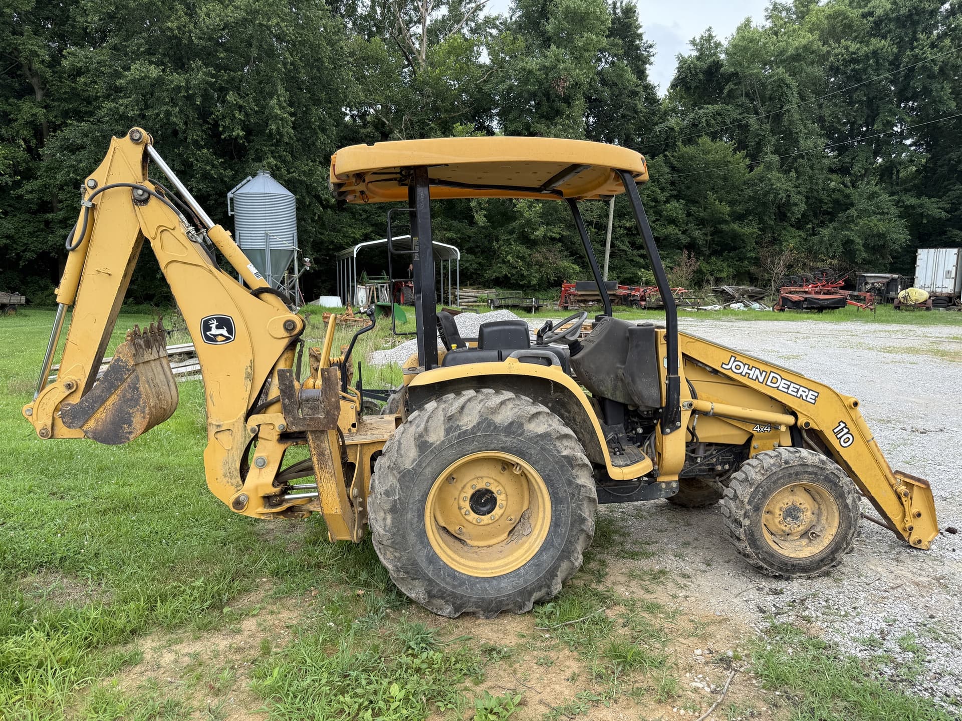 2005 John Deere 110TLB Image