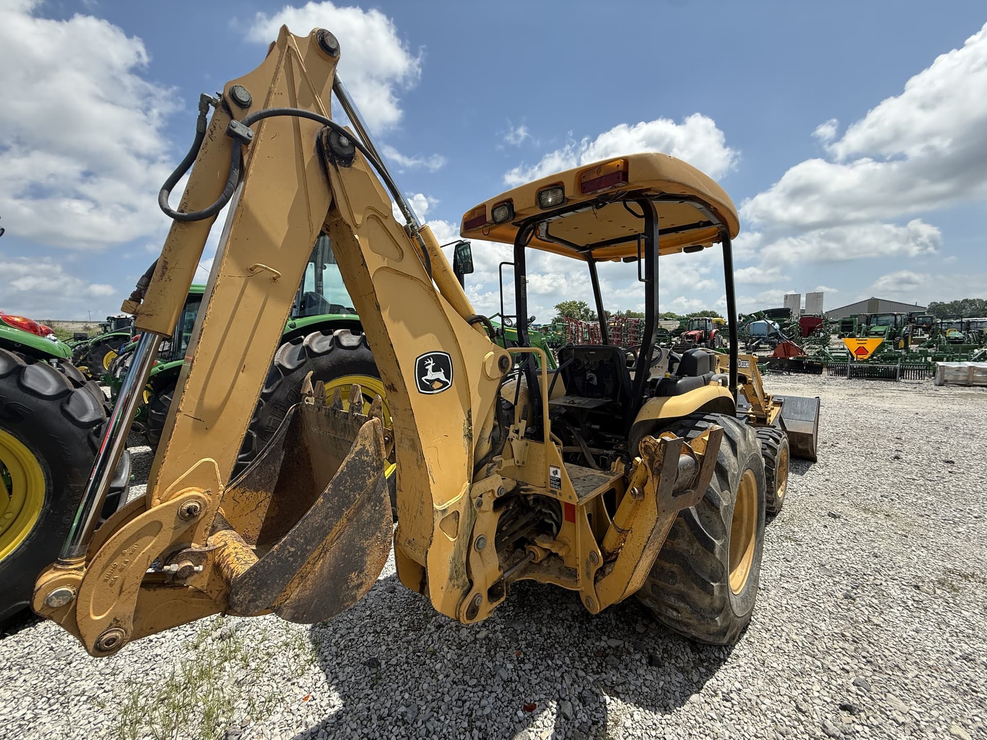 2005 John Deere 110TLB Image