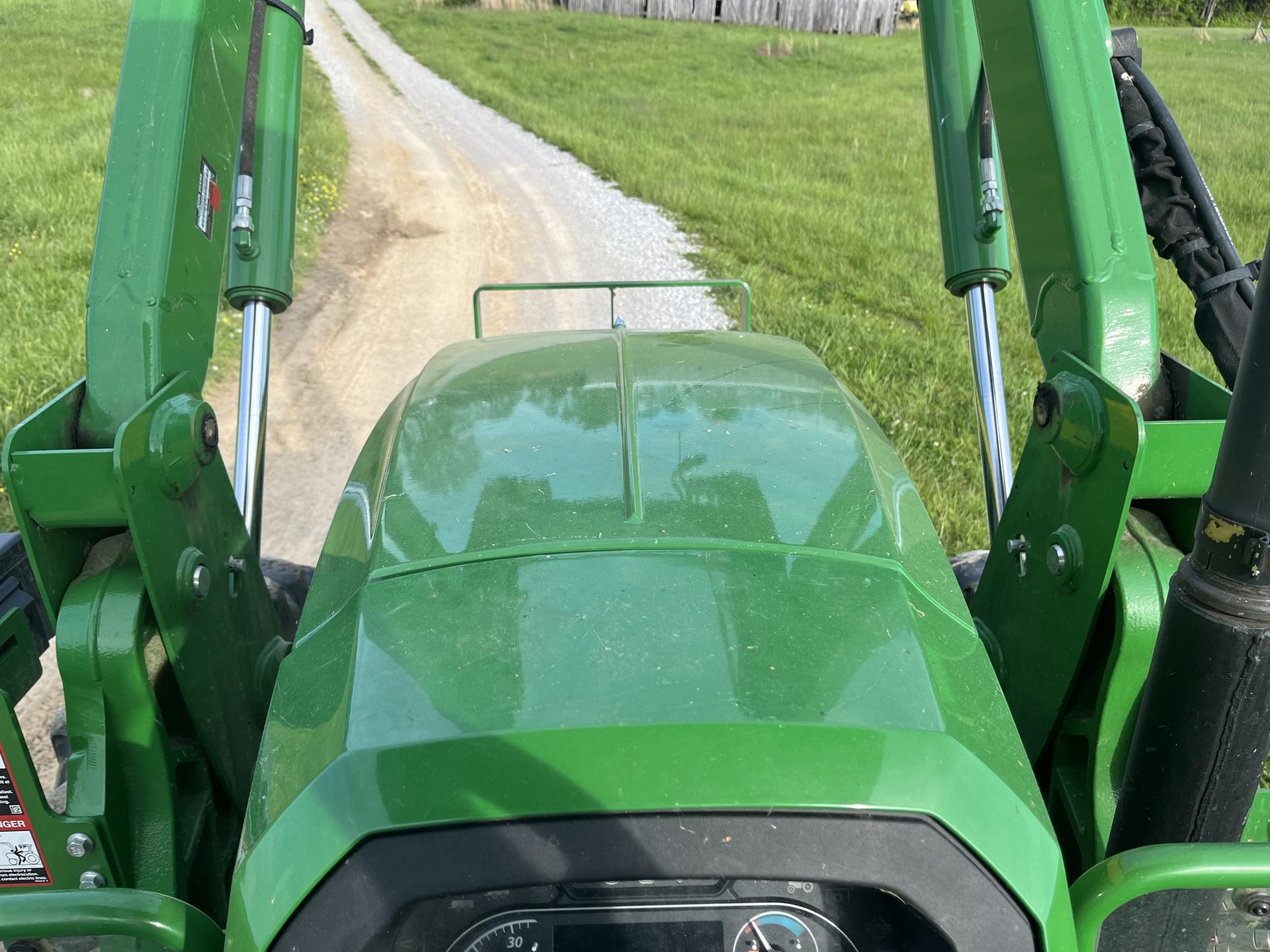 2016 John Deere 5085M