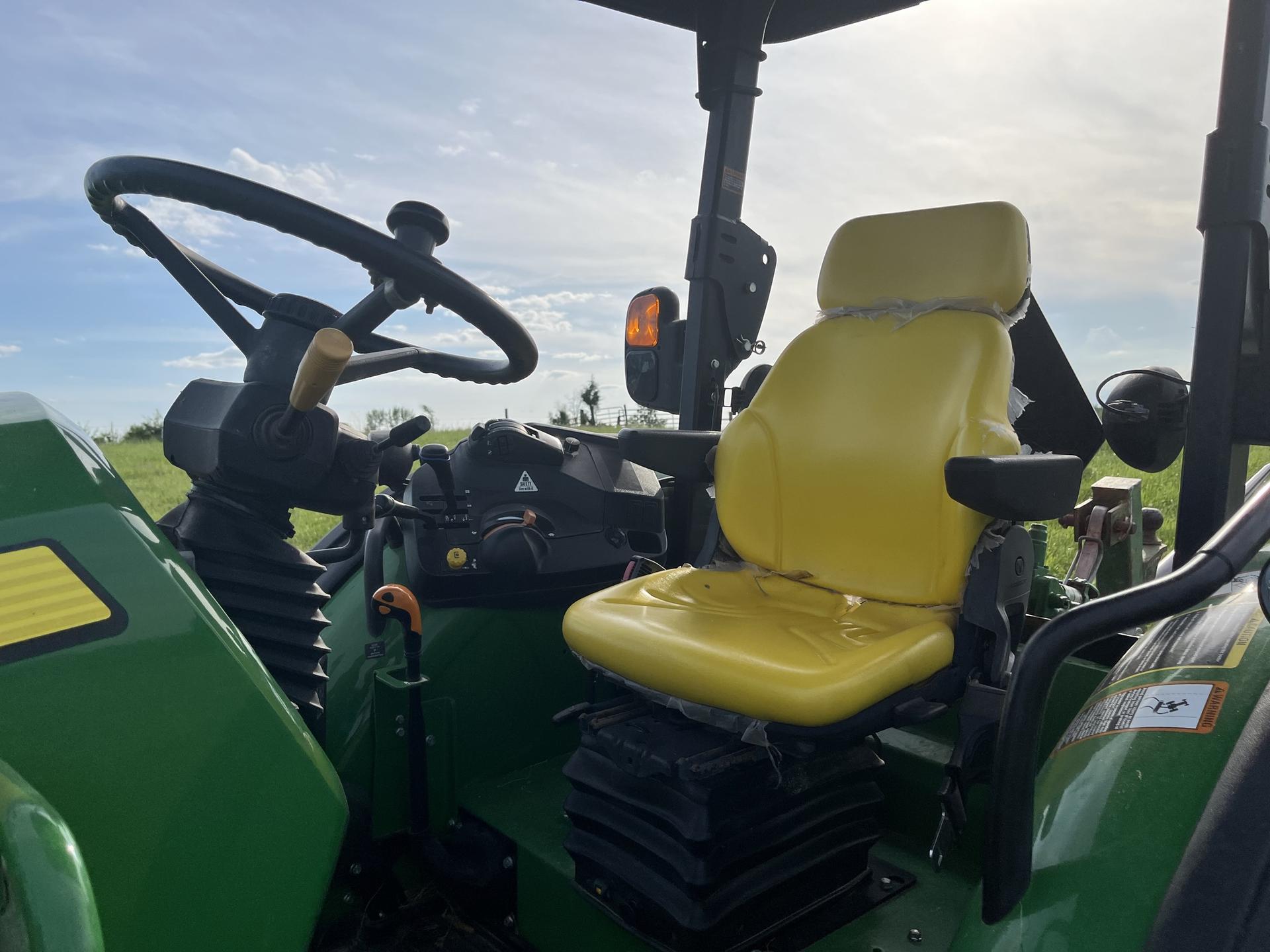 2016 John Deere 5085M