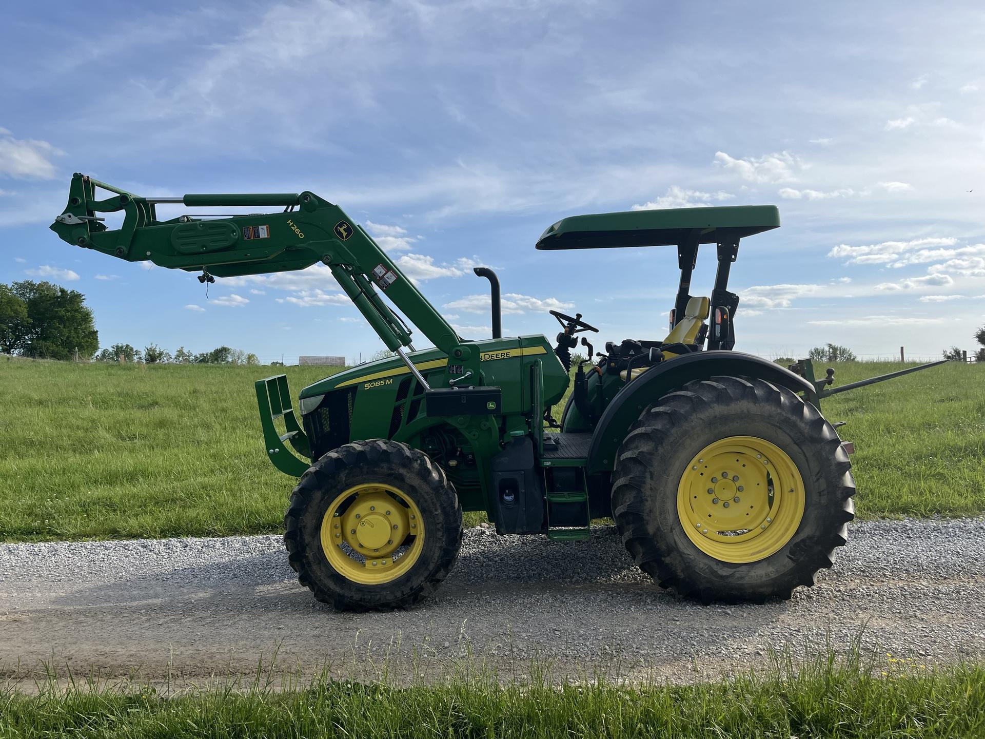 2016 John Deere 5085M