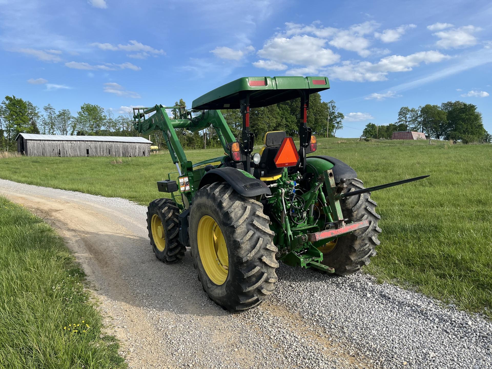 2016 John Deere 5085M