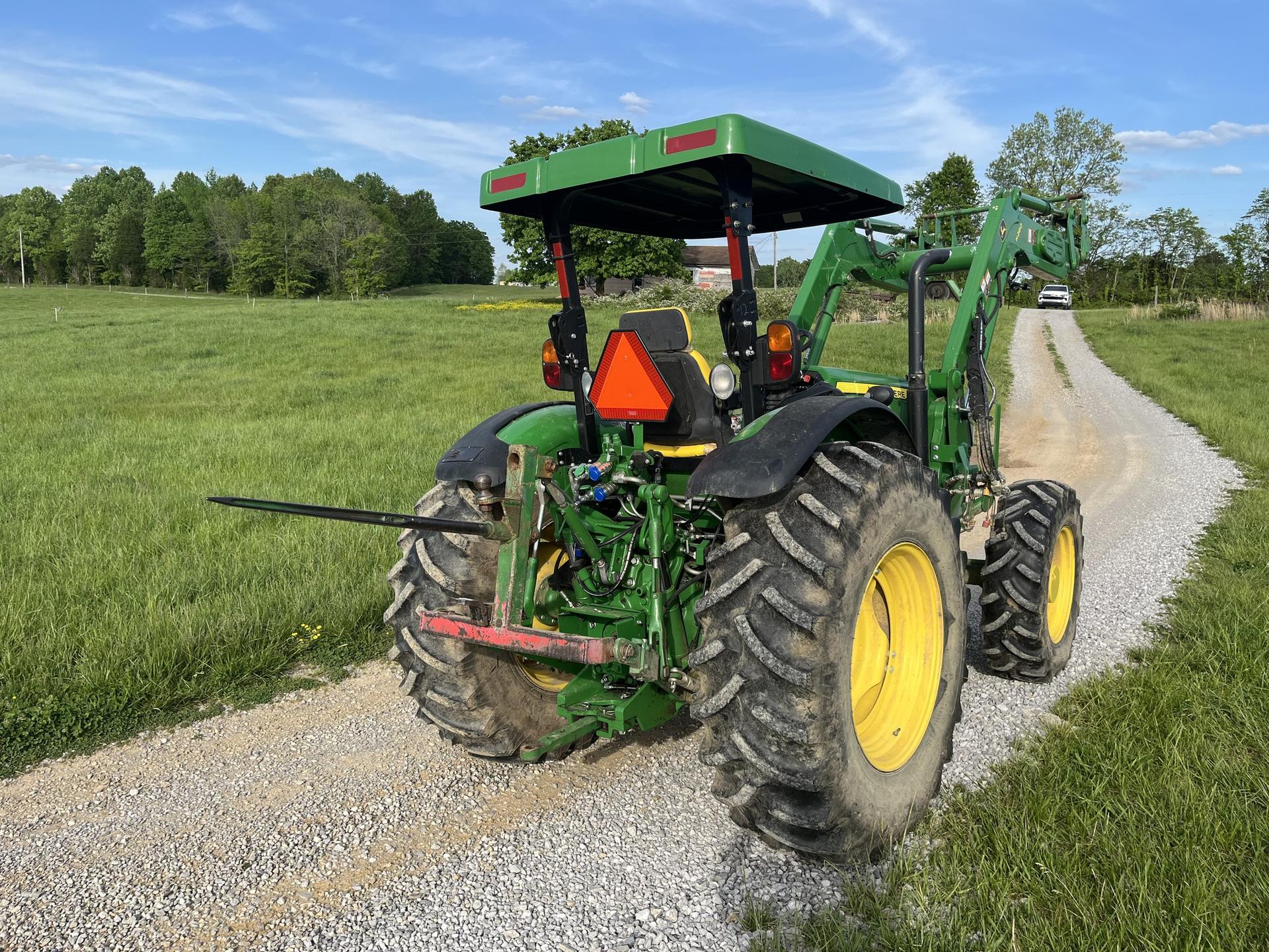 2016 John Deere 5085M