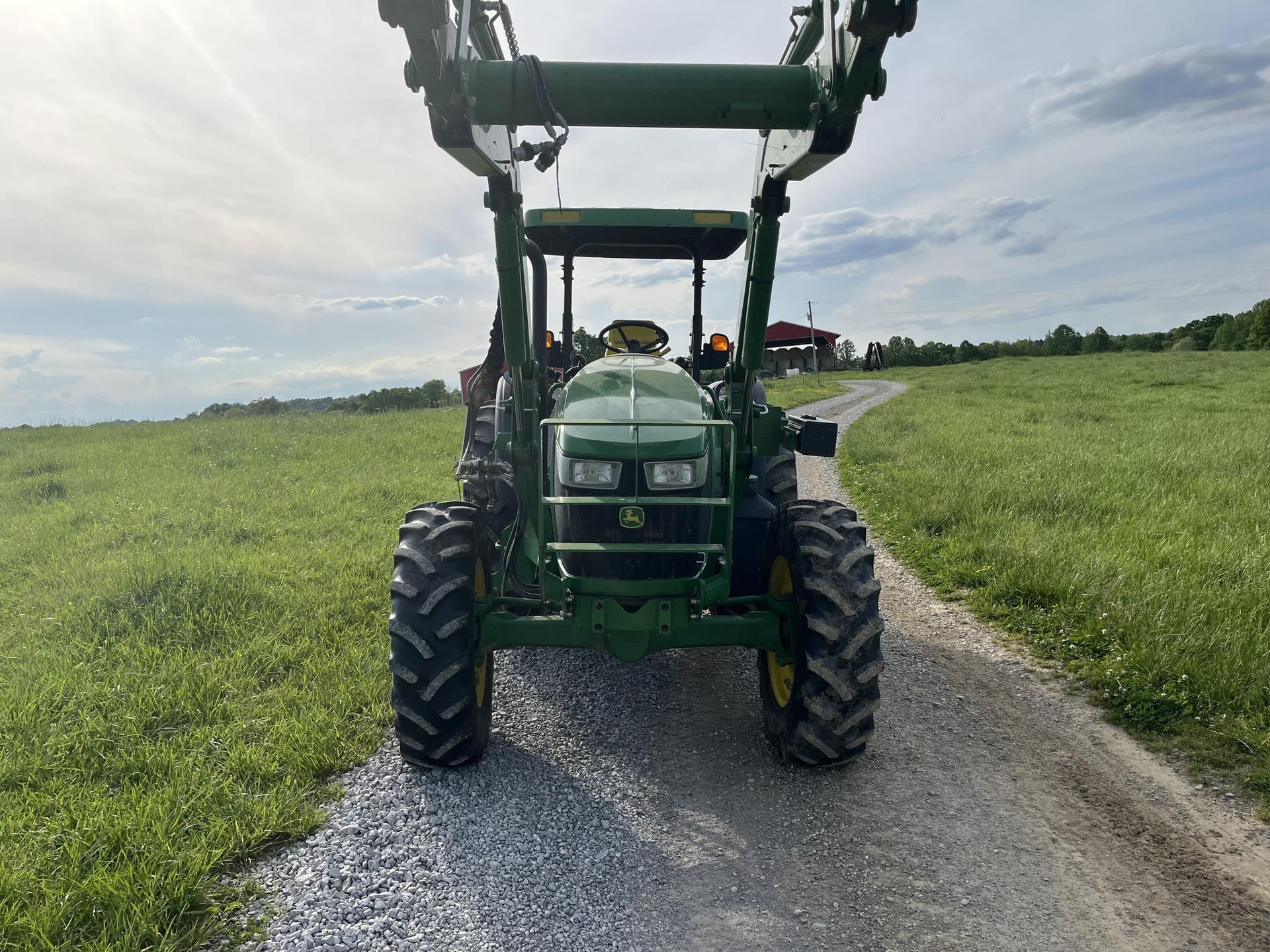 2016 John Deere 5085M