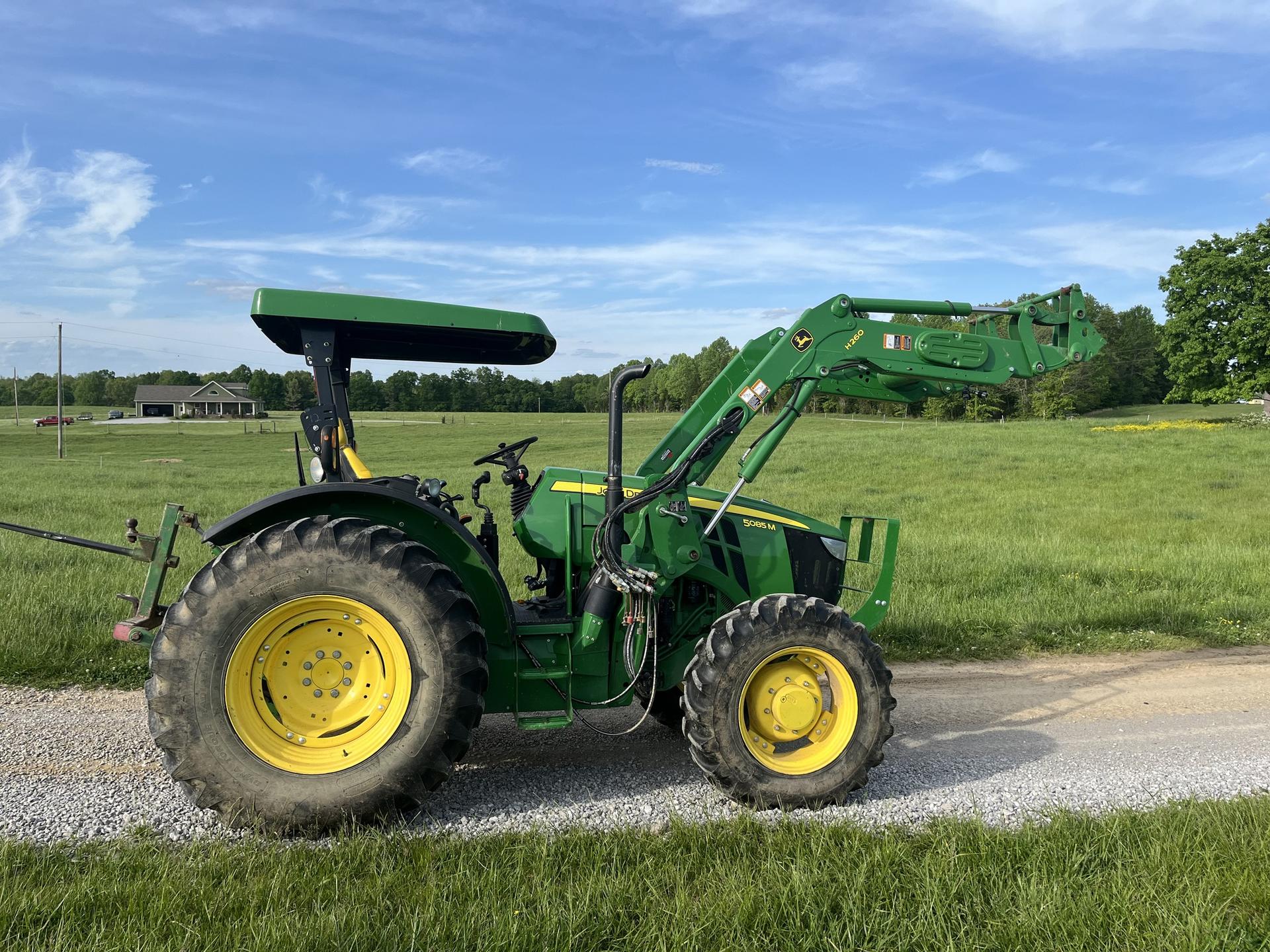 2016 John Deere 5085M