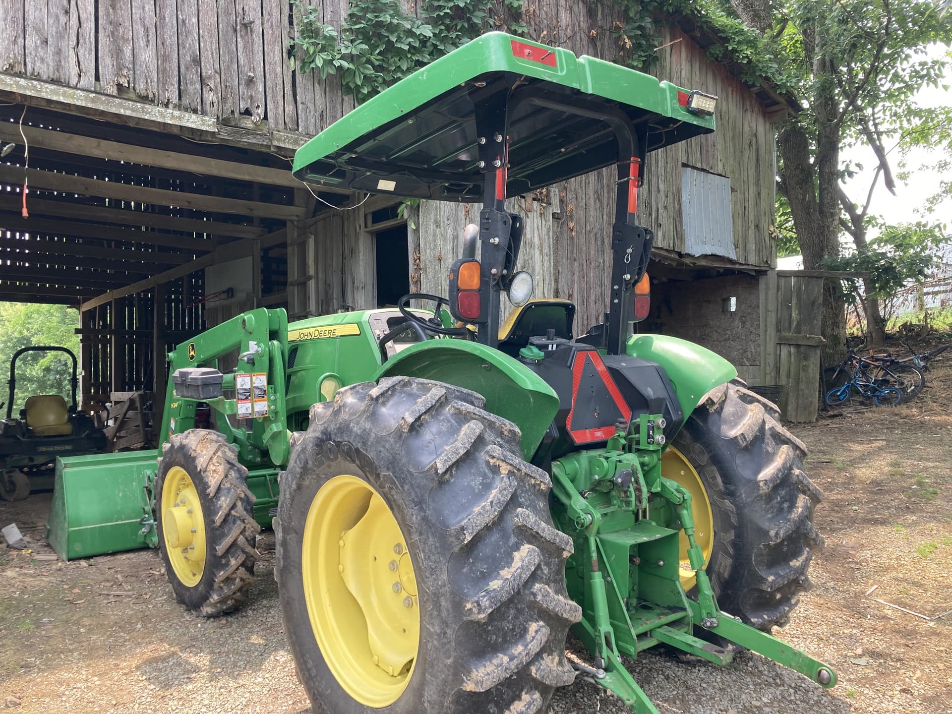 2016 John Deere 5065E Image