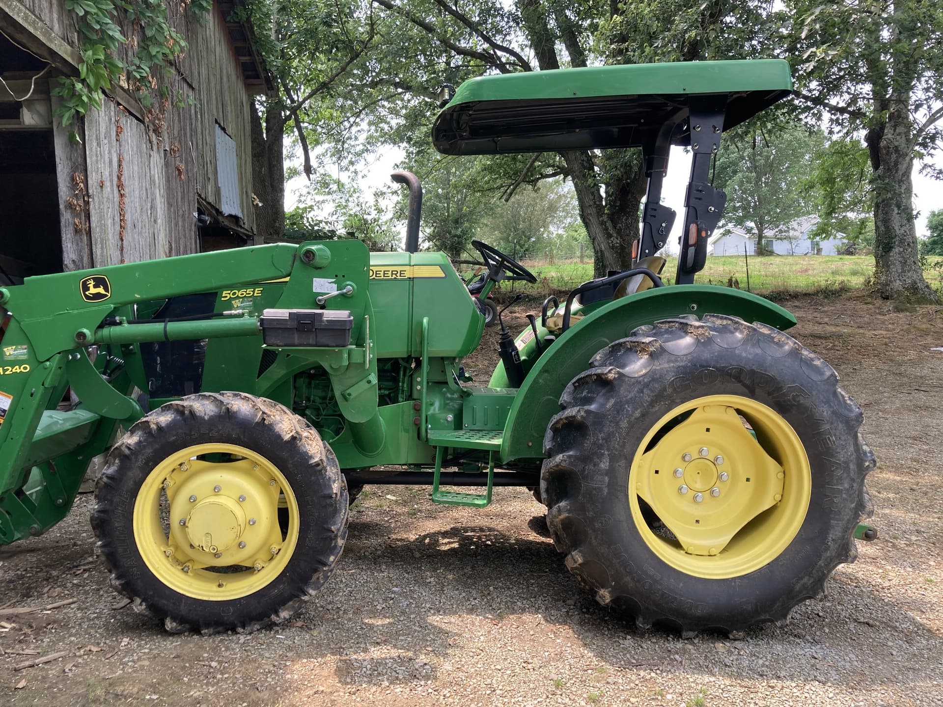 2016 John Deere 5065E Image