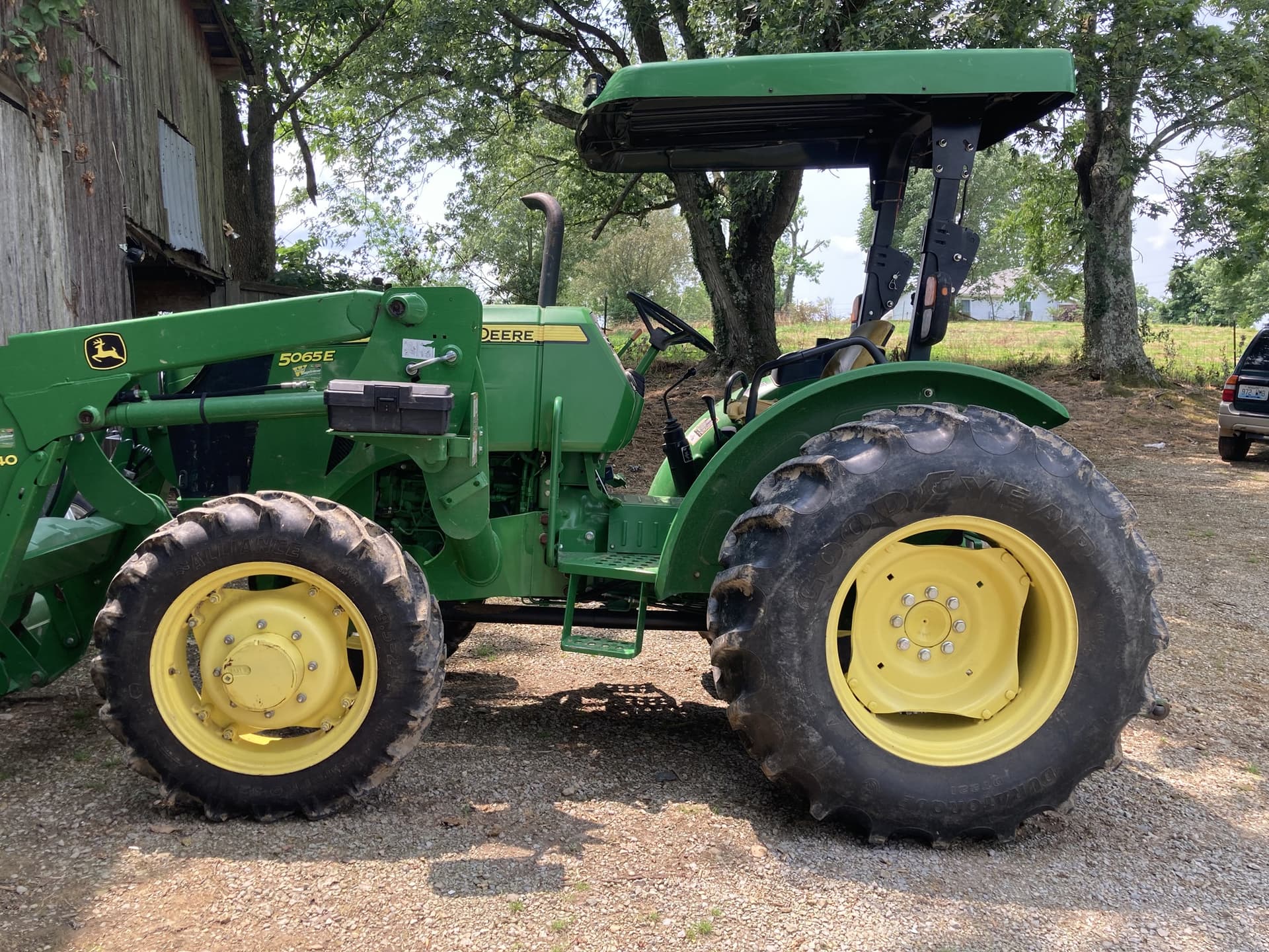 2016 John Deere 5065E Image