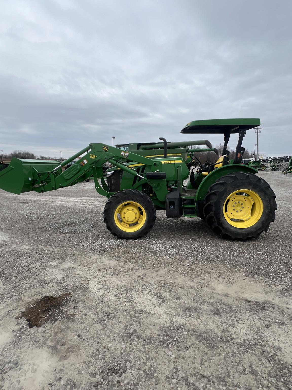 2016 John Deere 5085E