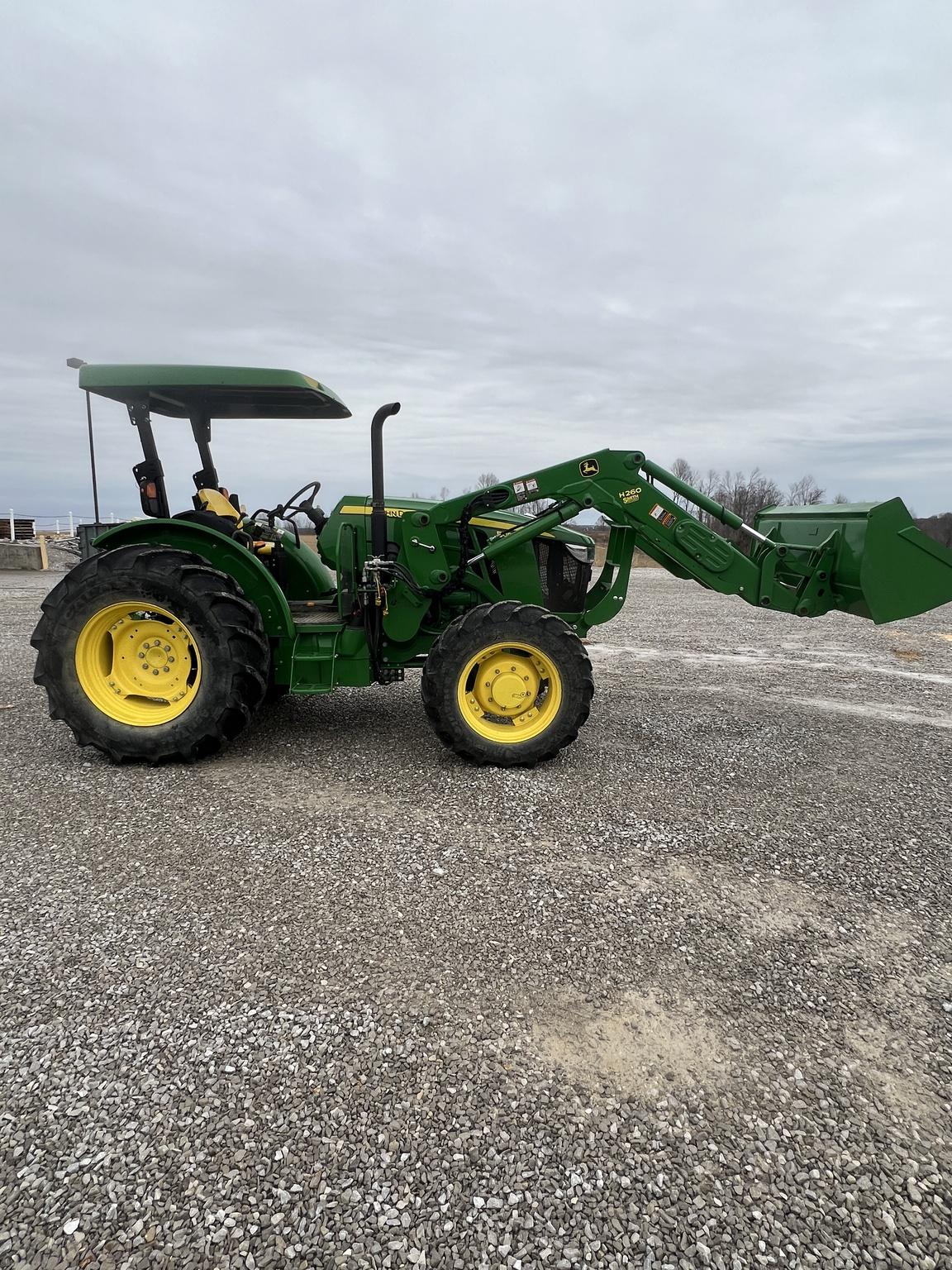 2016 John Deere 5085E