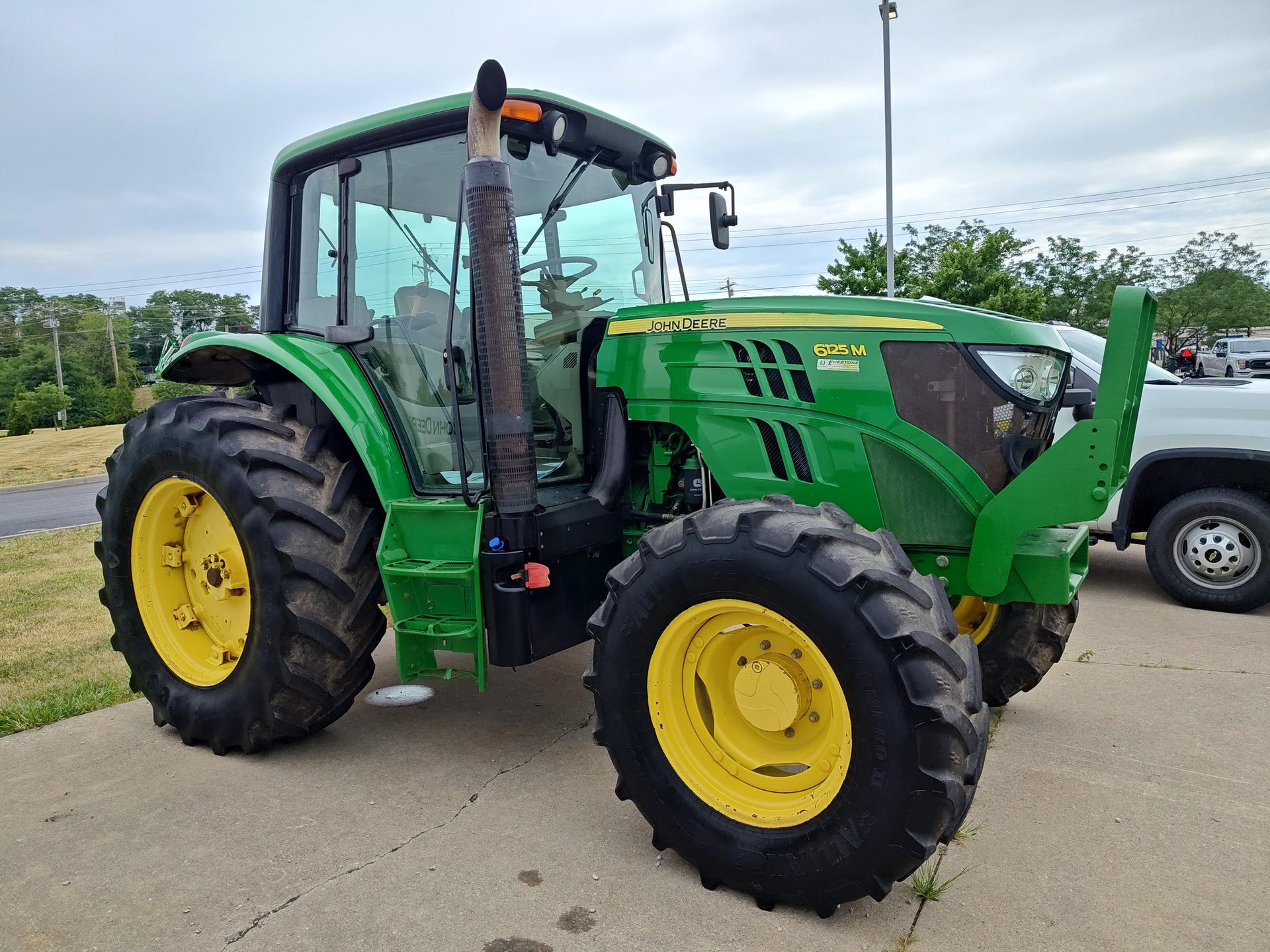 2013 John Deere 6125M