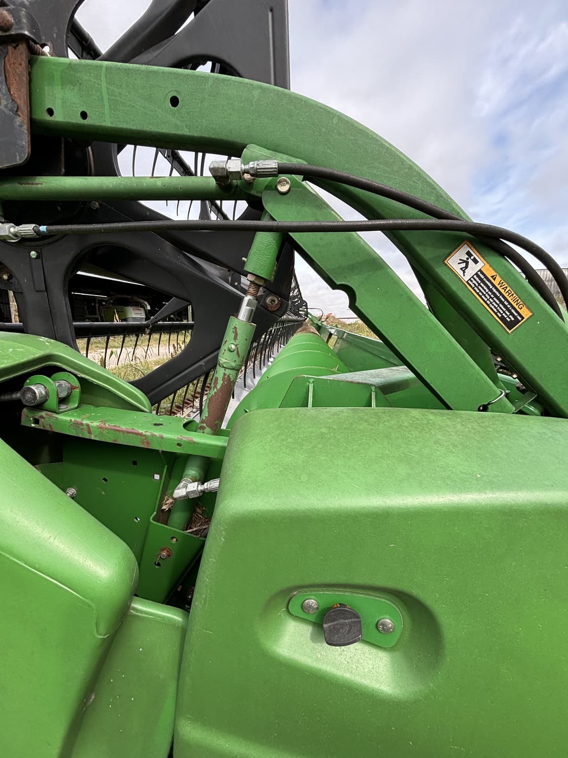 2010 John Deere 635F Image