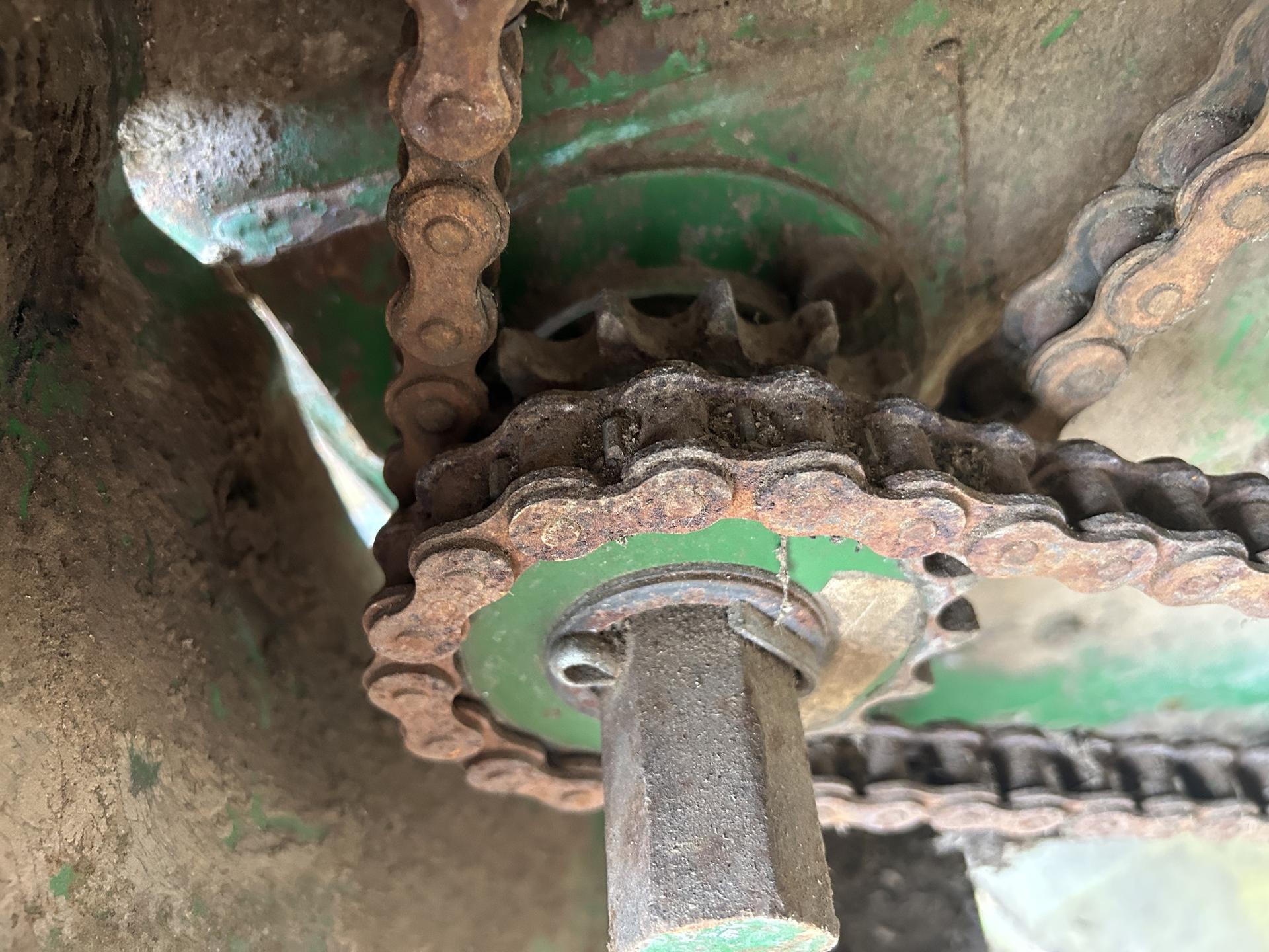 1990 John Deere 375 Image