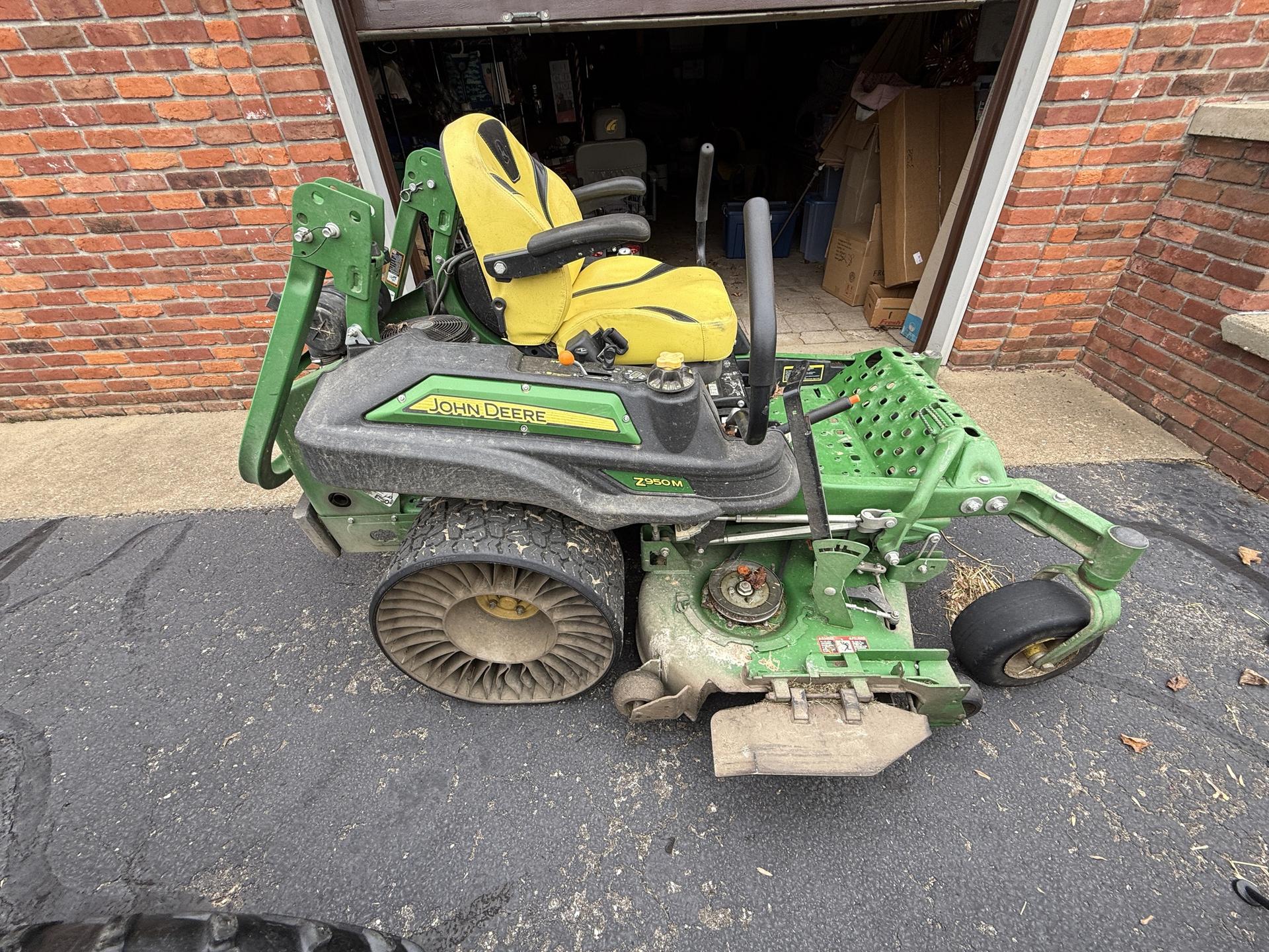 2019 John Deere Z950M Image