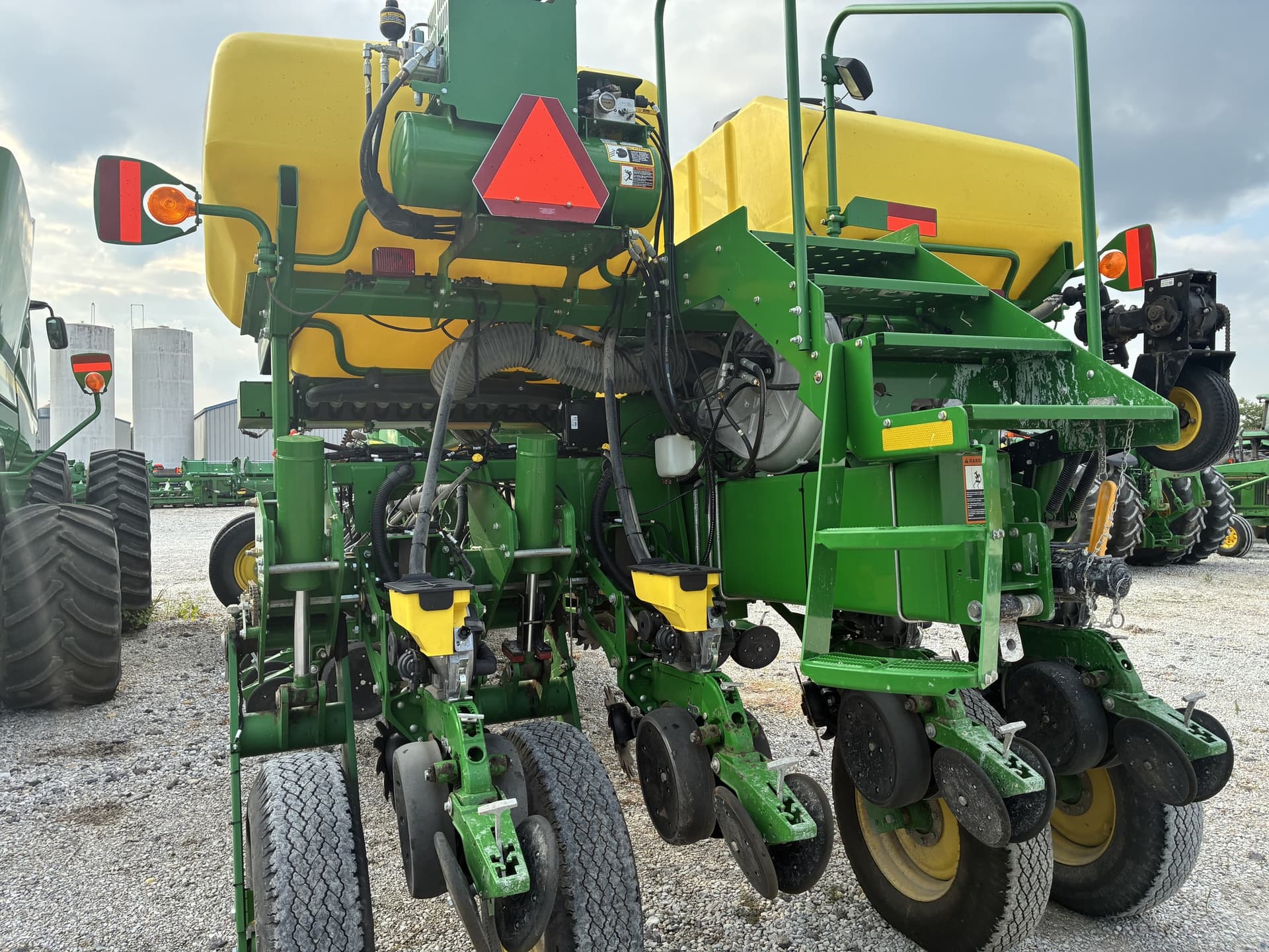 2014 John Deere 1775NT Image