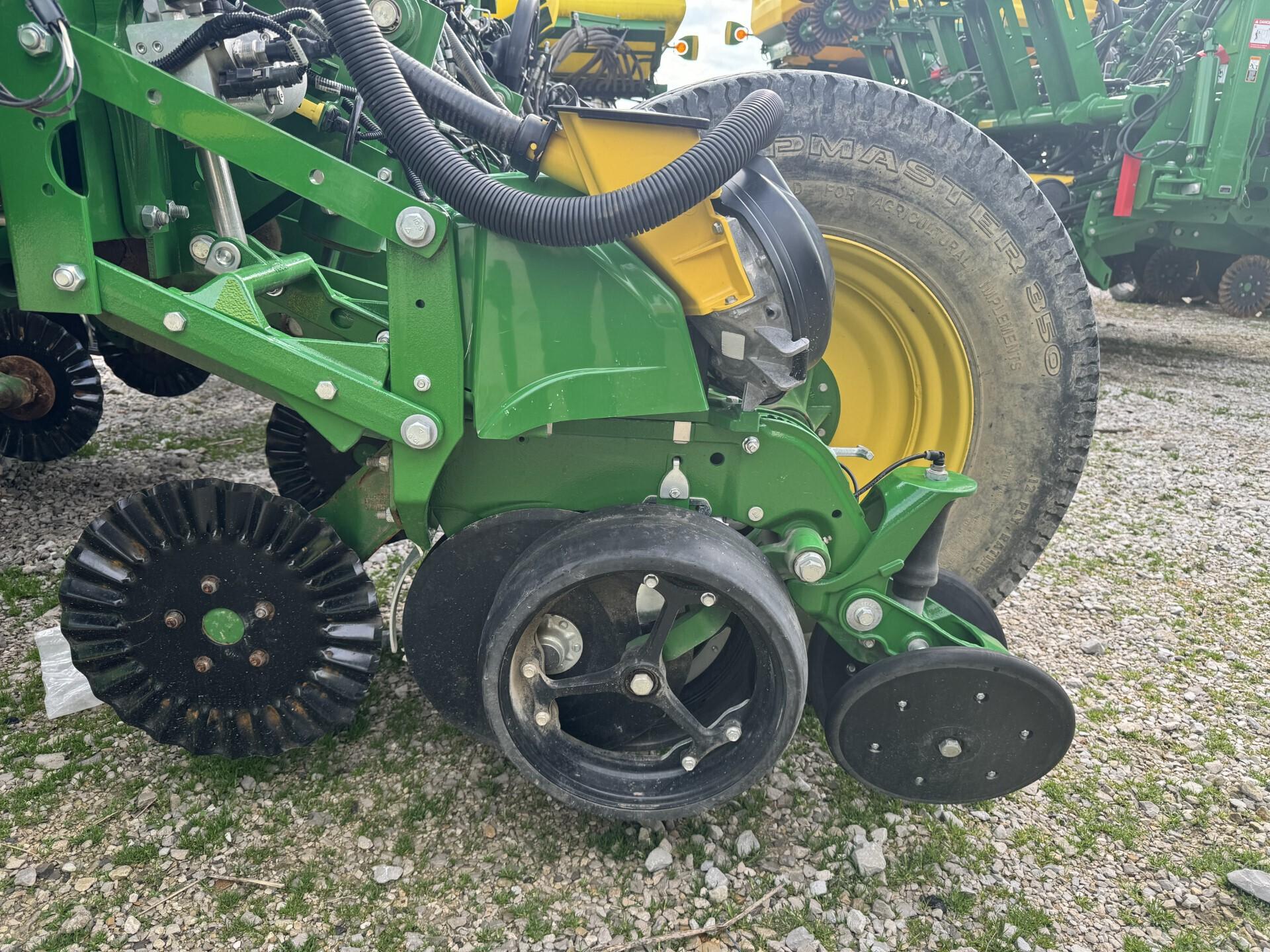 2022 John Deere 1775NT Image