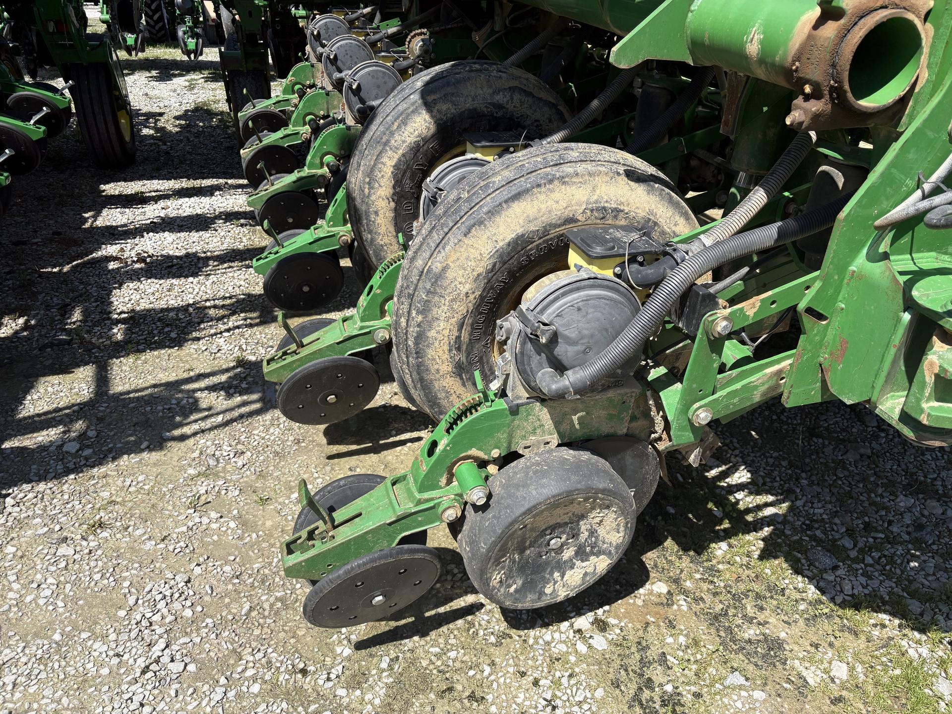 2011 John Deere 1790 Image