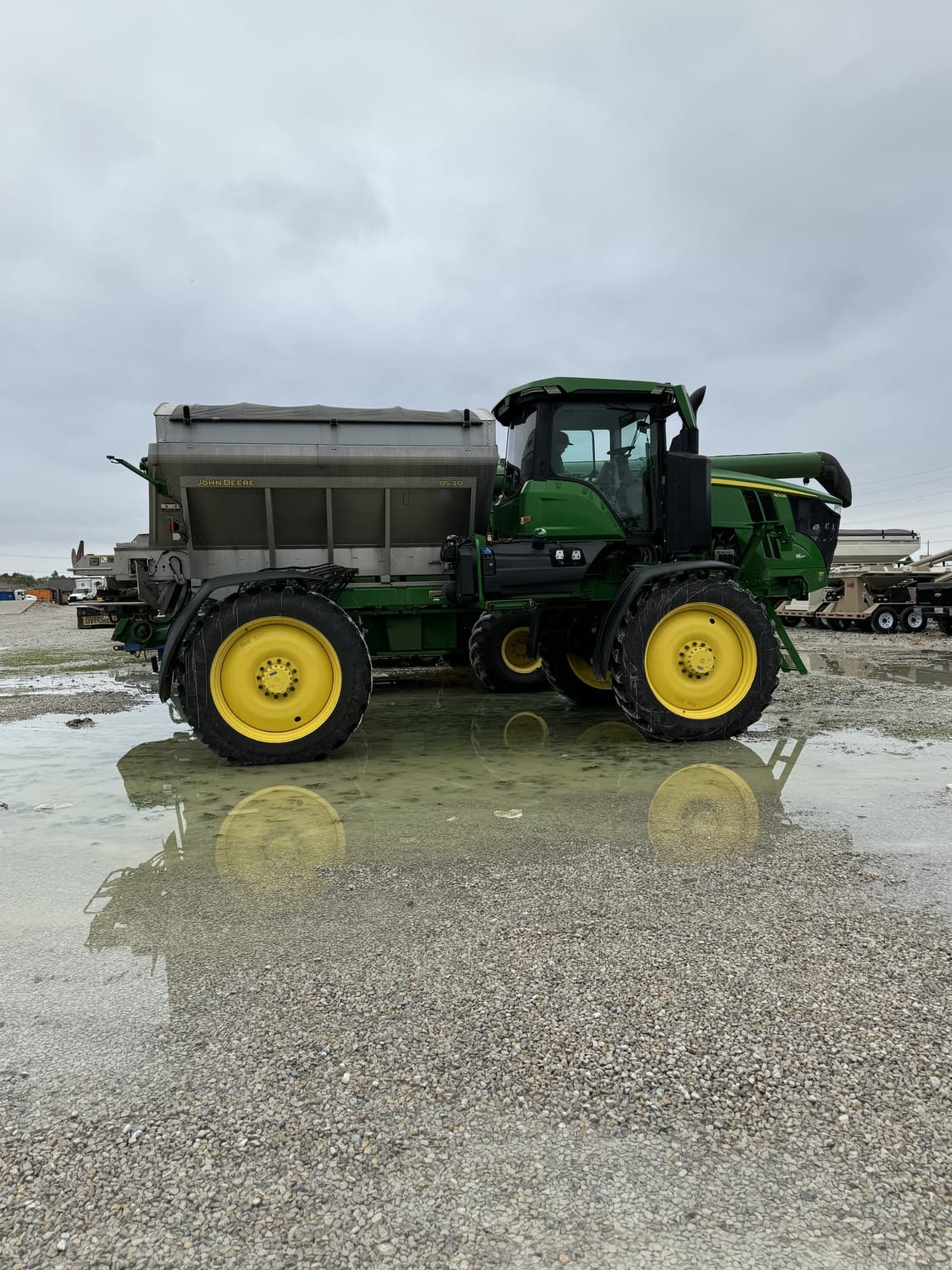 2023 John Deere 400R Image