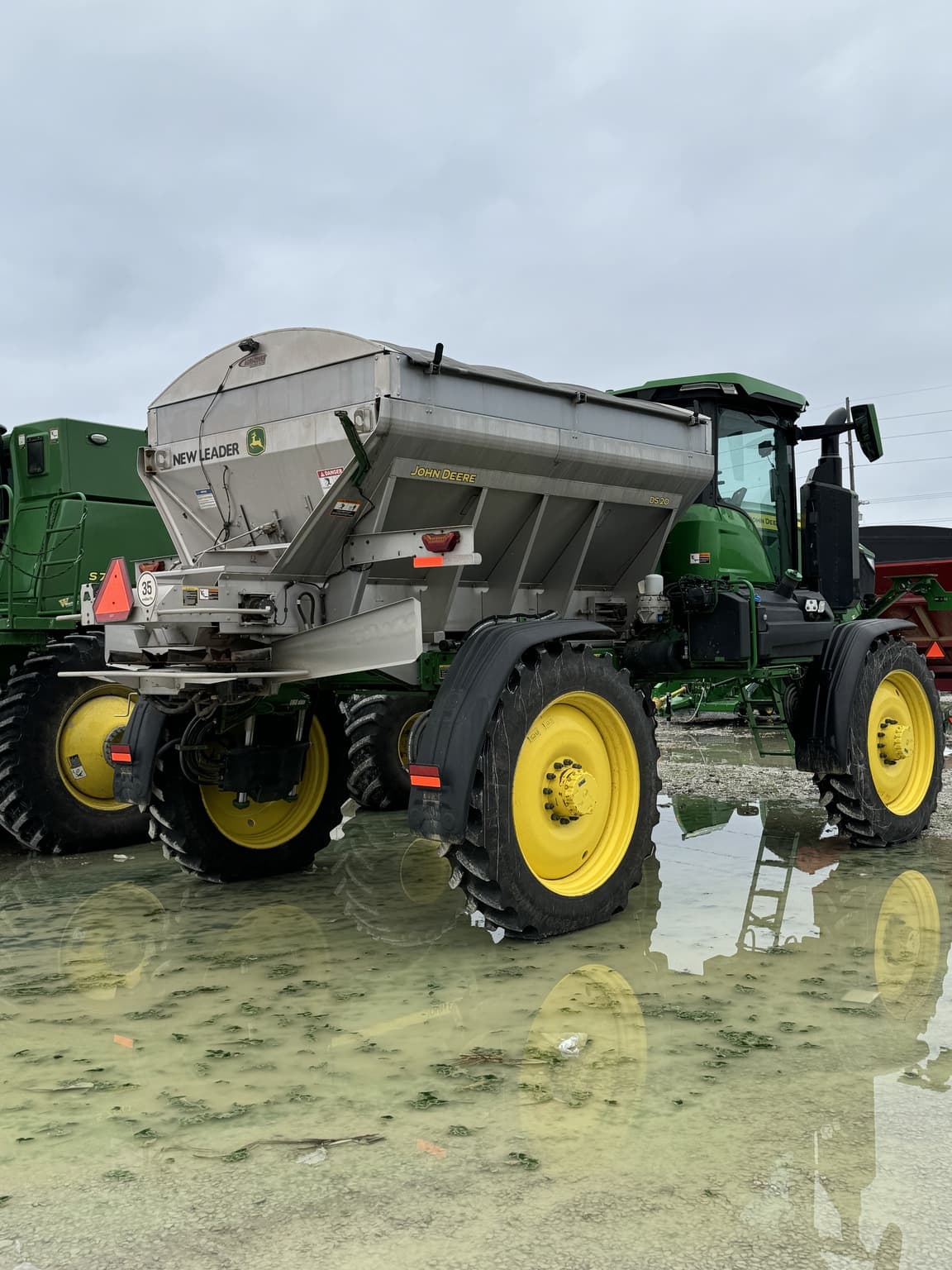 2023 John Deere 400R Image
