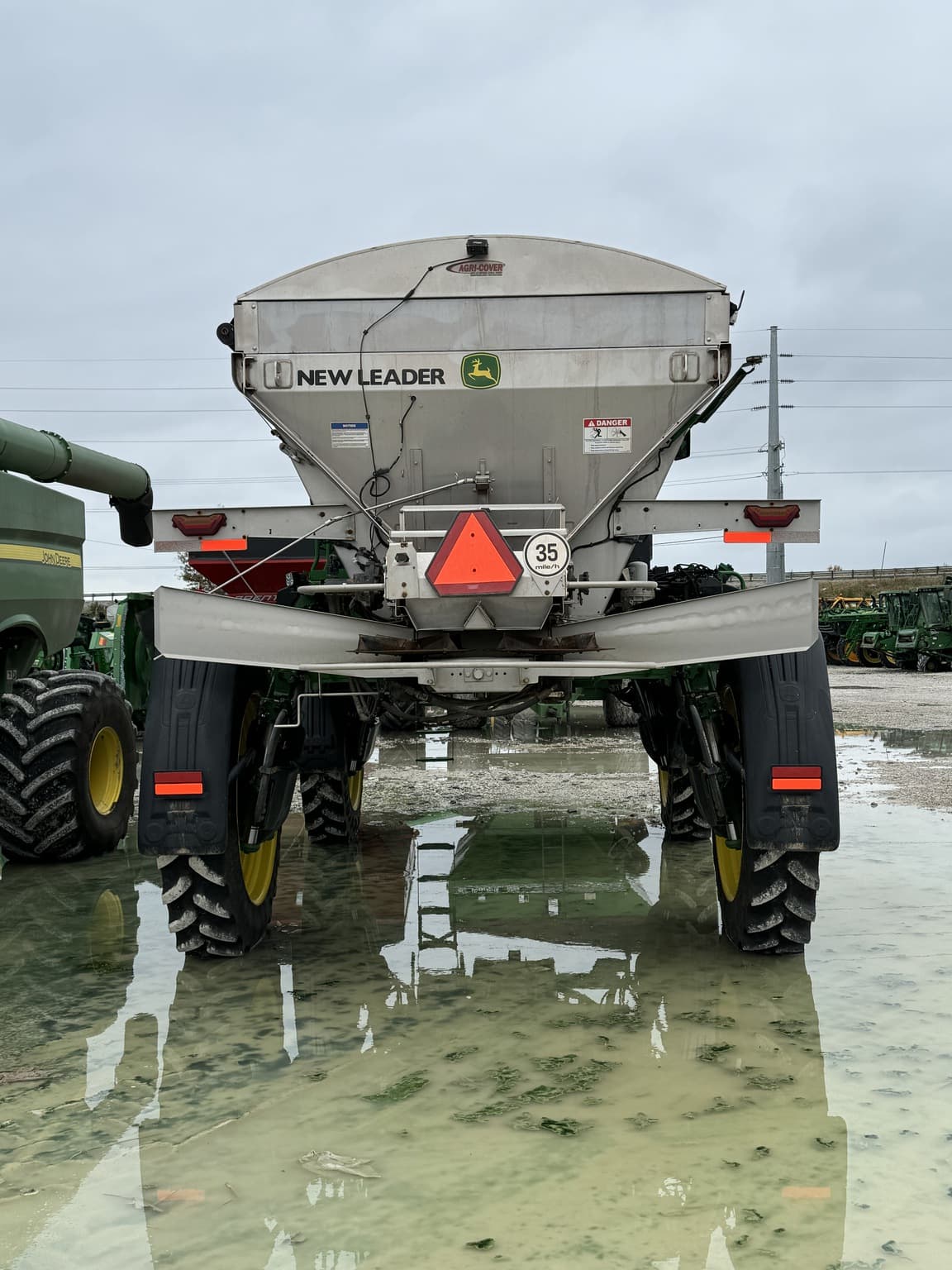 2023 John Deere 400R Image