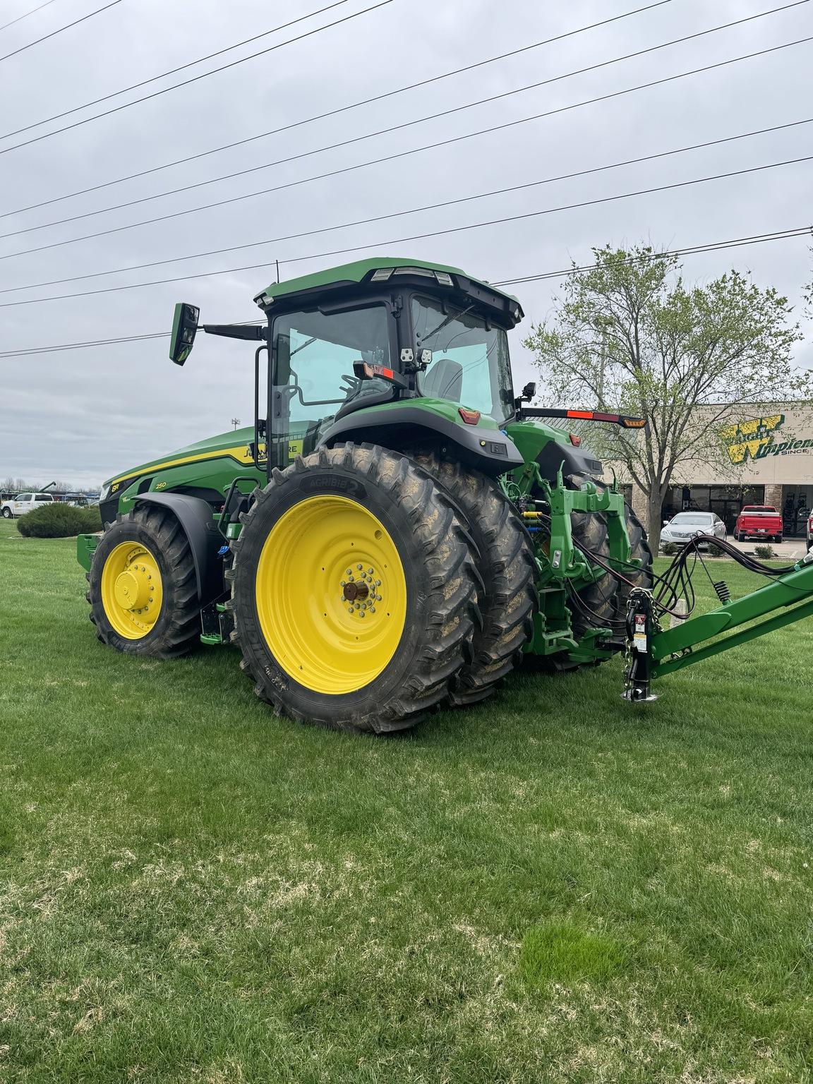 2024 John Deere 8R 250 Image