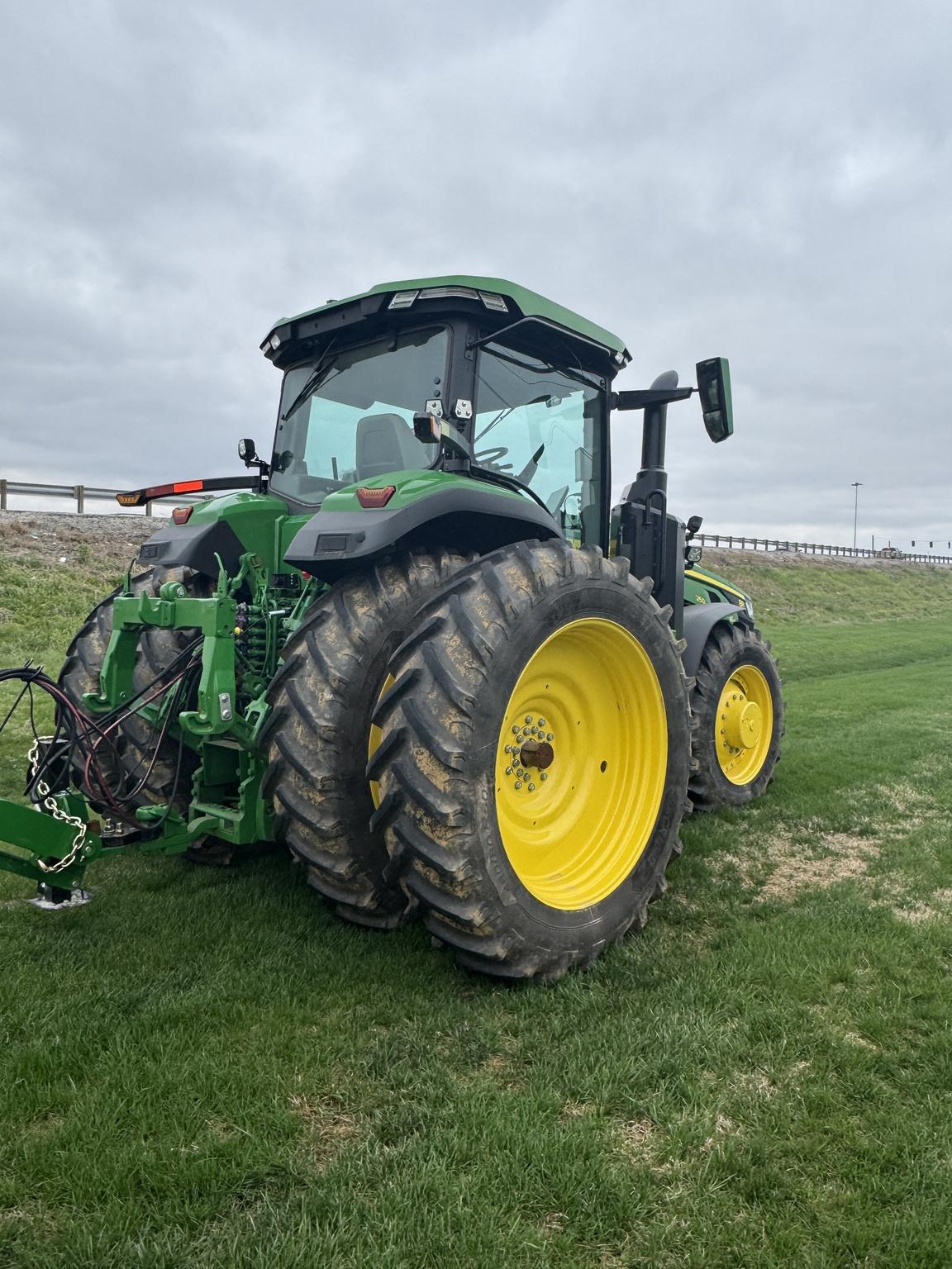 2024 John Deere 8R 250 Image