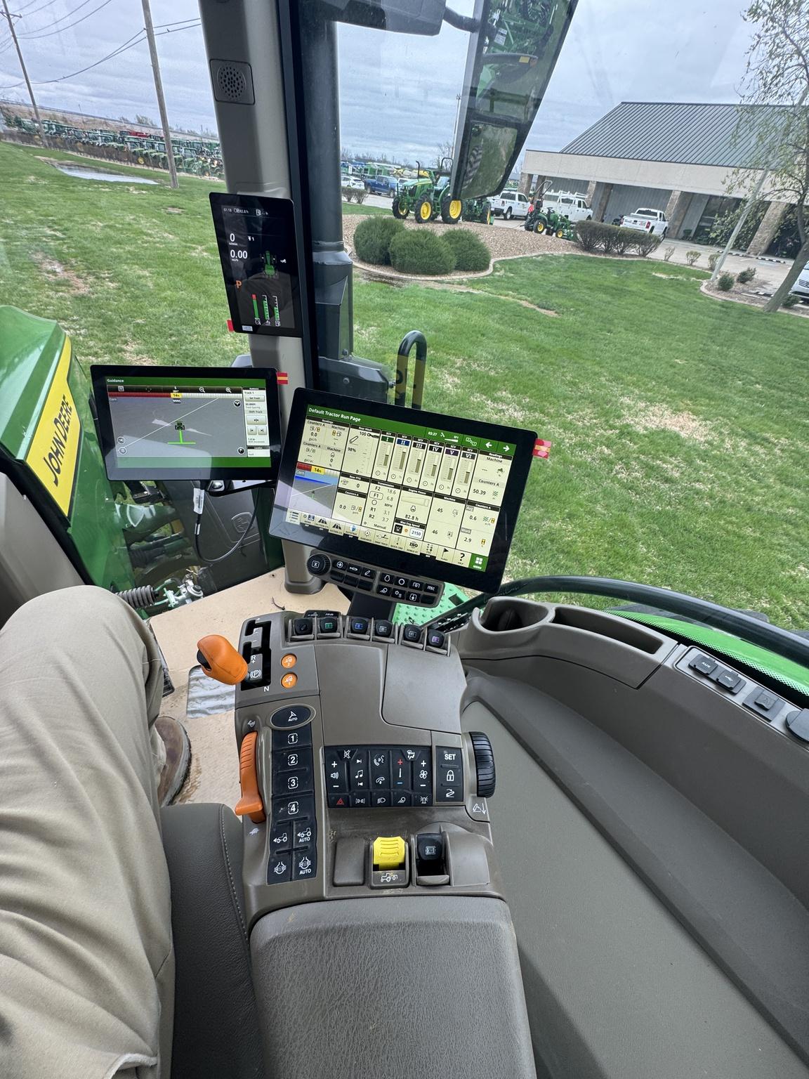 2024 John Deere 8R 250 Image