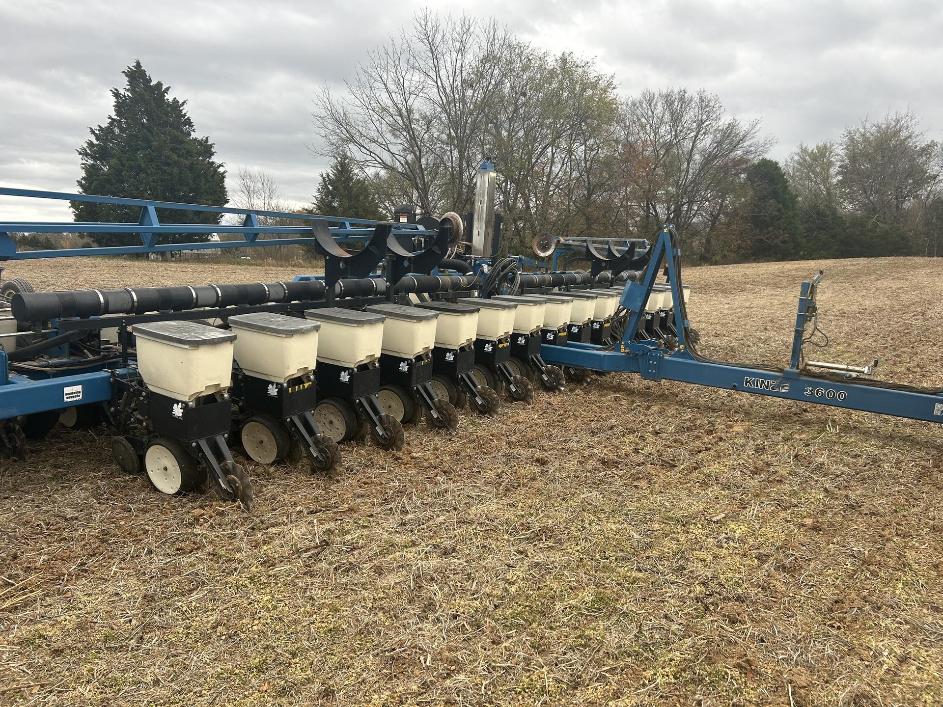 2009 Kinze 3600