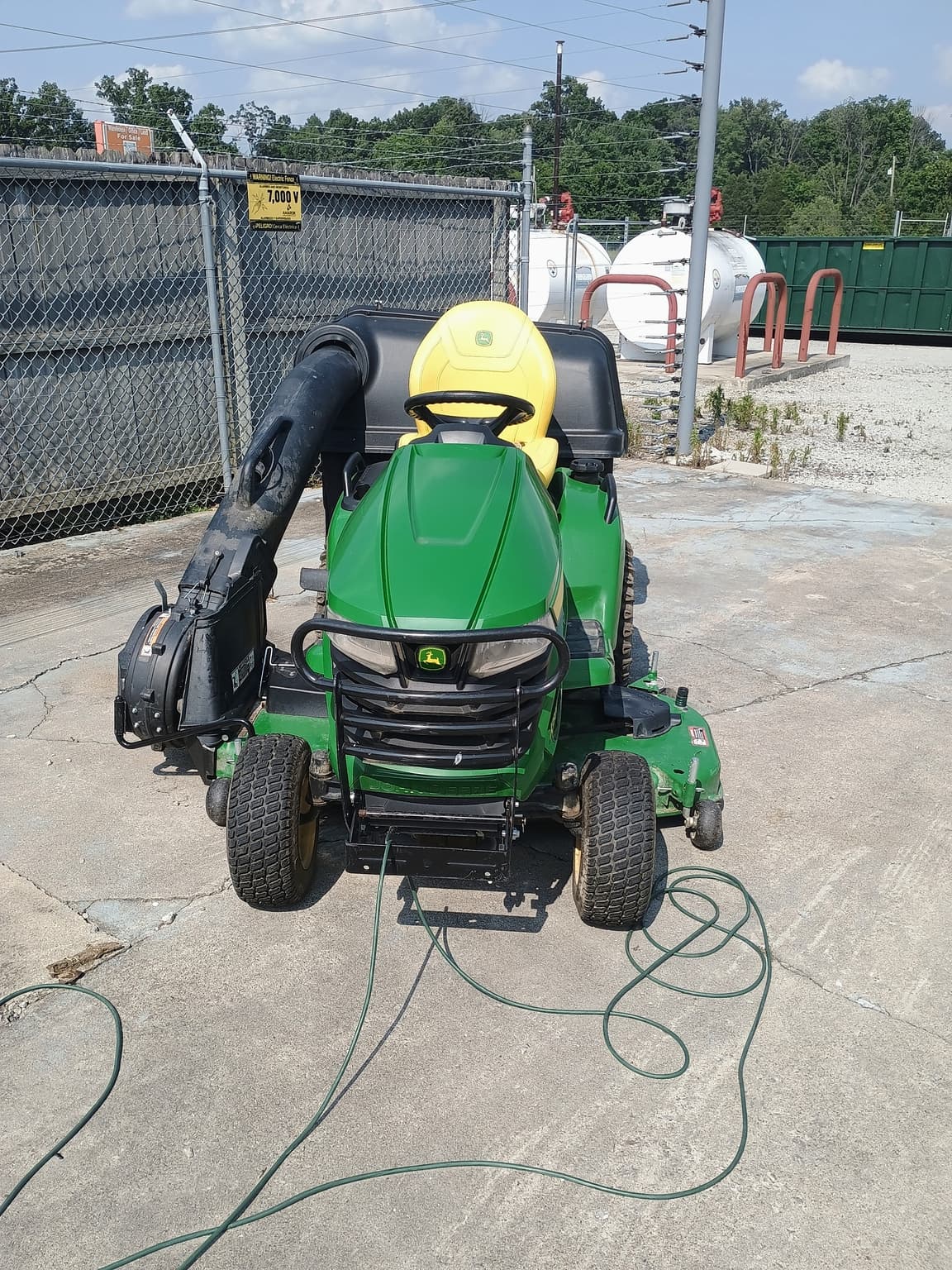2023 John Deere X590 Image