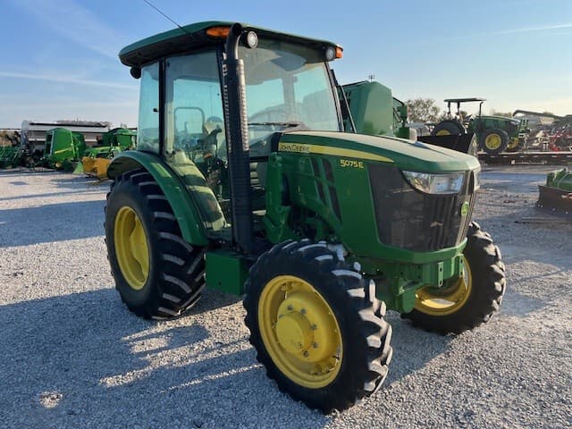 2017 John Deere 5075E Image