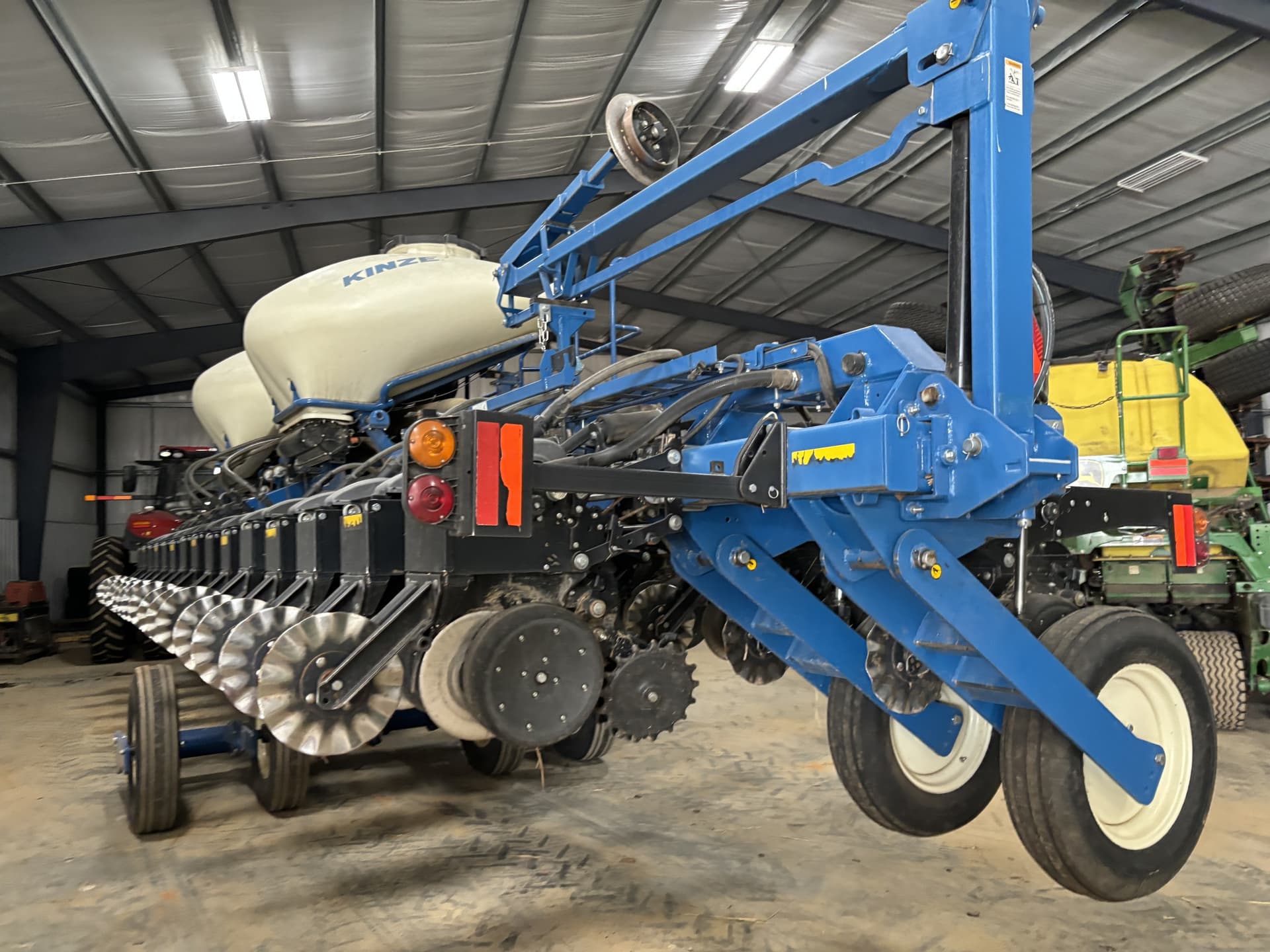 2023 Kinze 3665